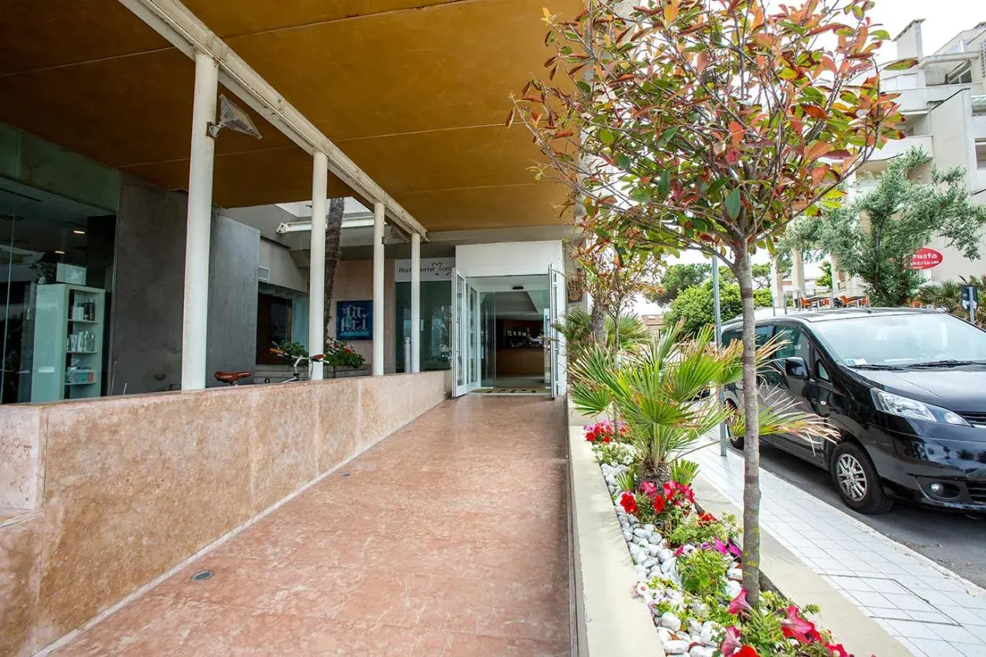 Facade/entrance in City Hotel Facade/entrance in City Hotel