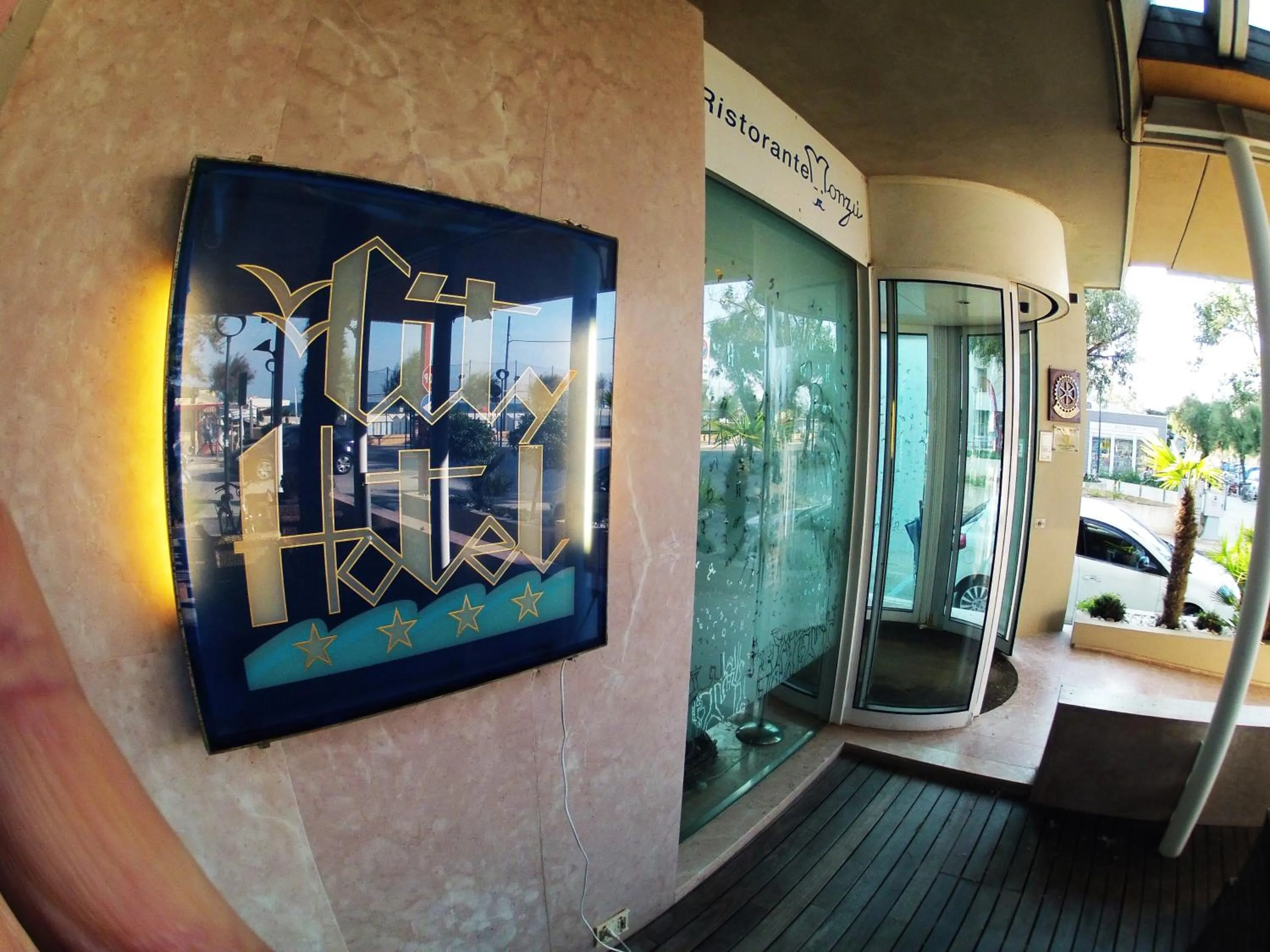 Facade/entrance in City Hotel