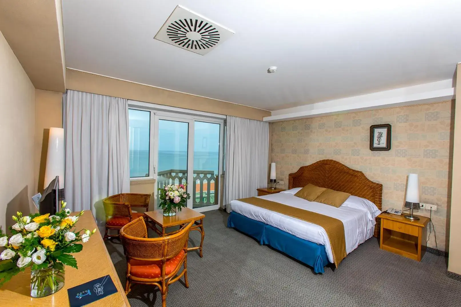 Photo of the whole room, Bed in City Hotel Photo of the whole room, Bed in City Hotel