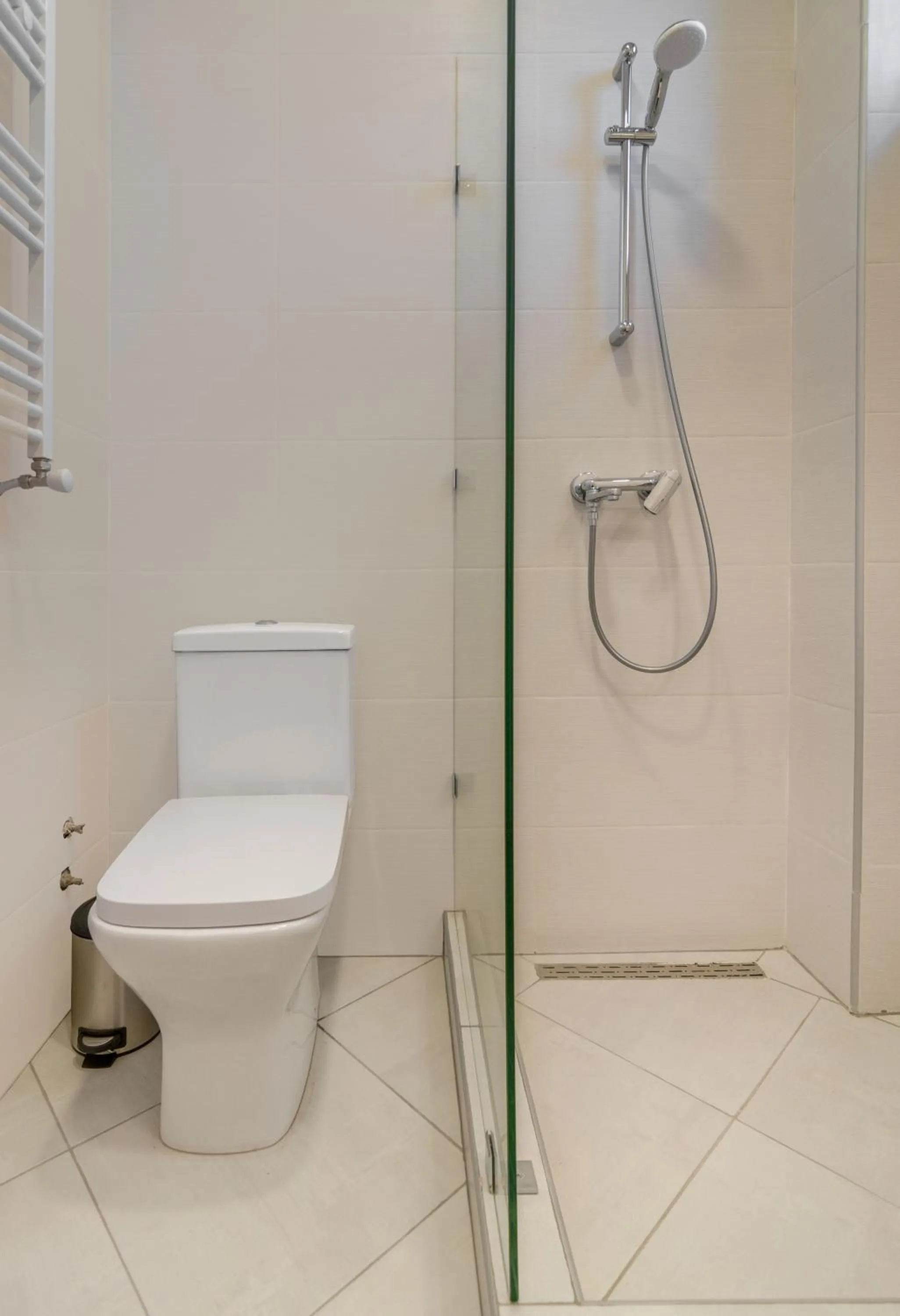 Shower in Hotel Alexandria