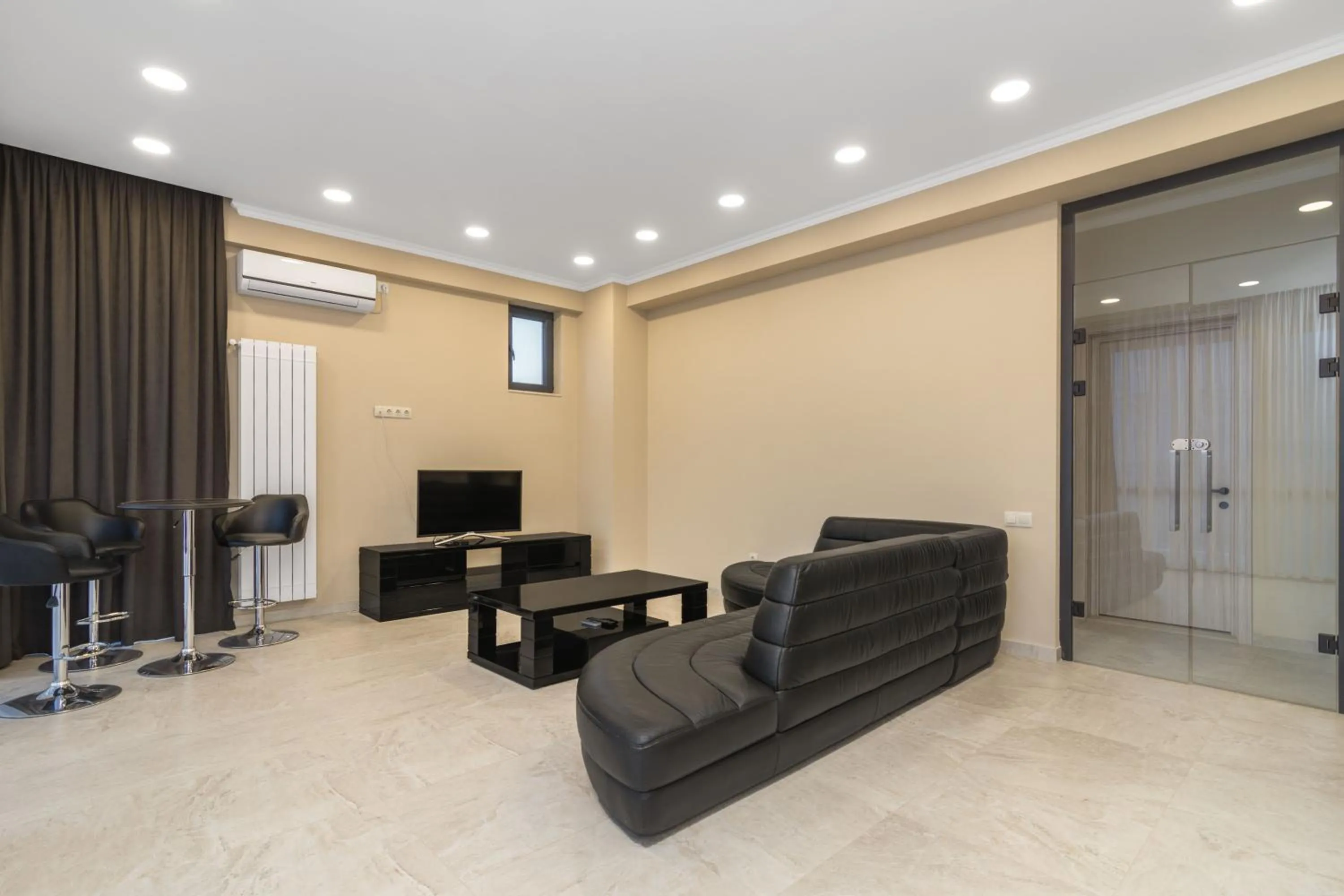 Communal lounge/ TV room in Hotel Alexandria