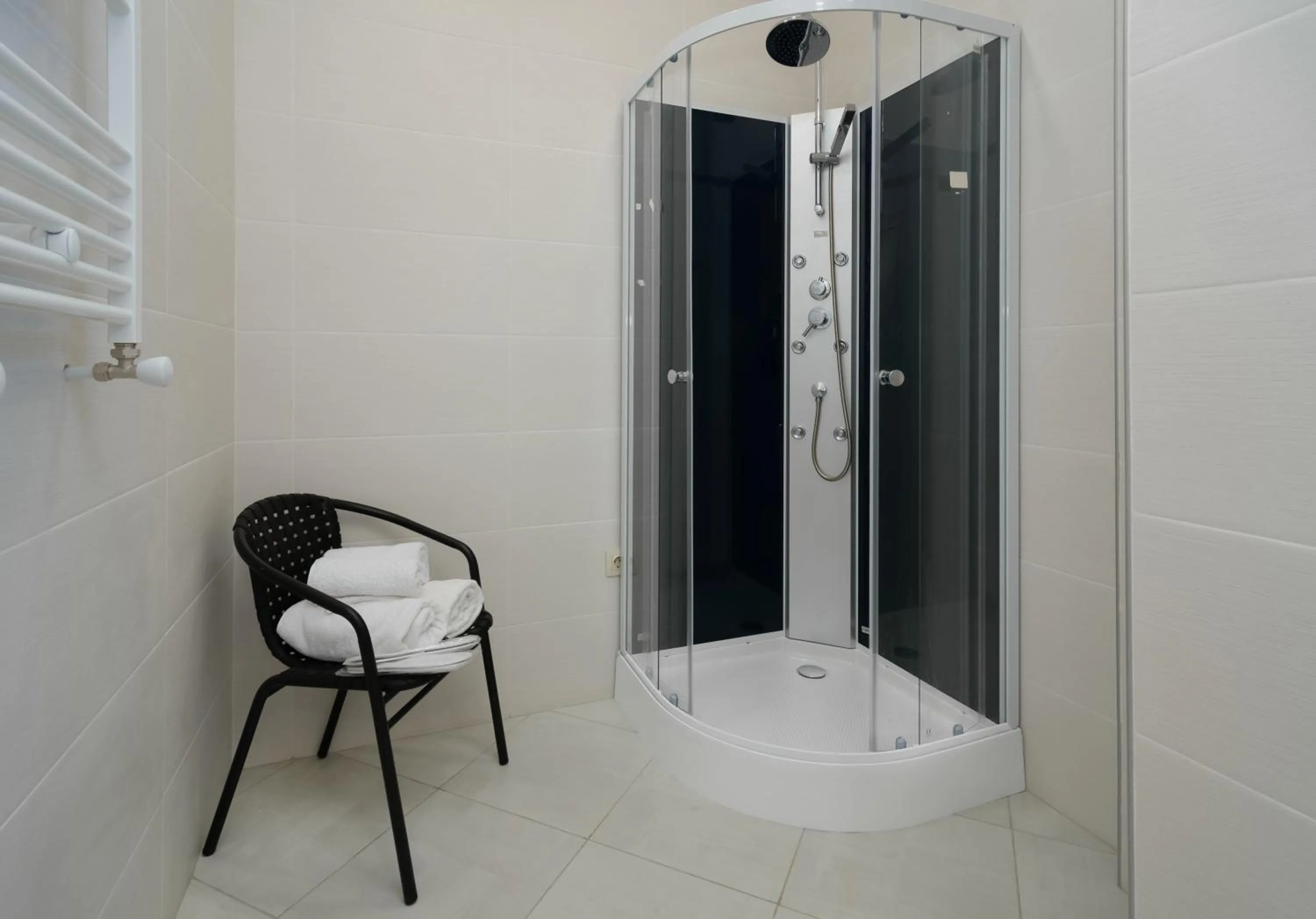 Shower in Hotel Alexandria