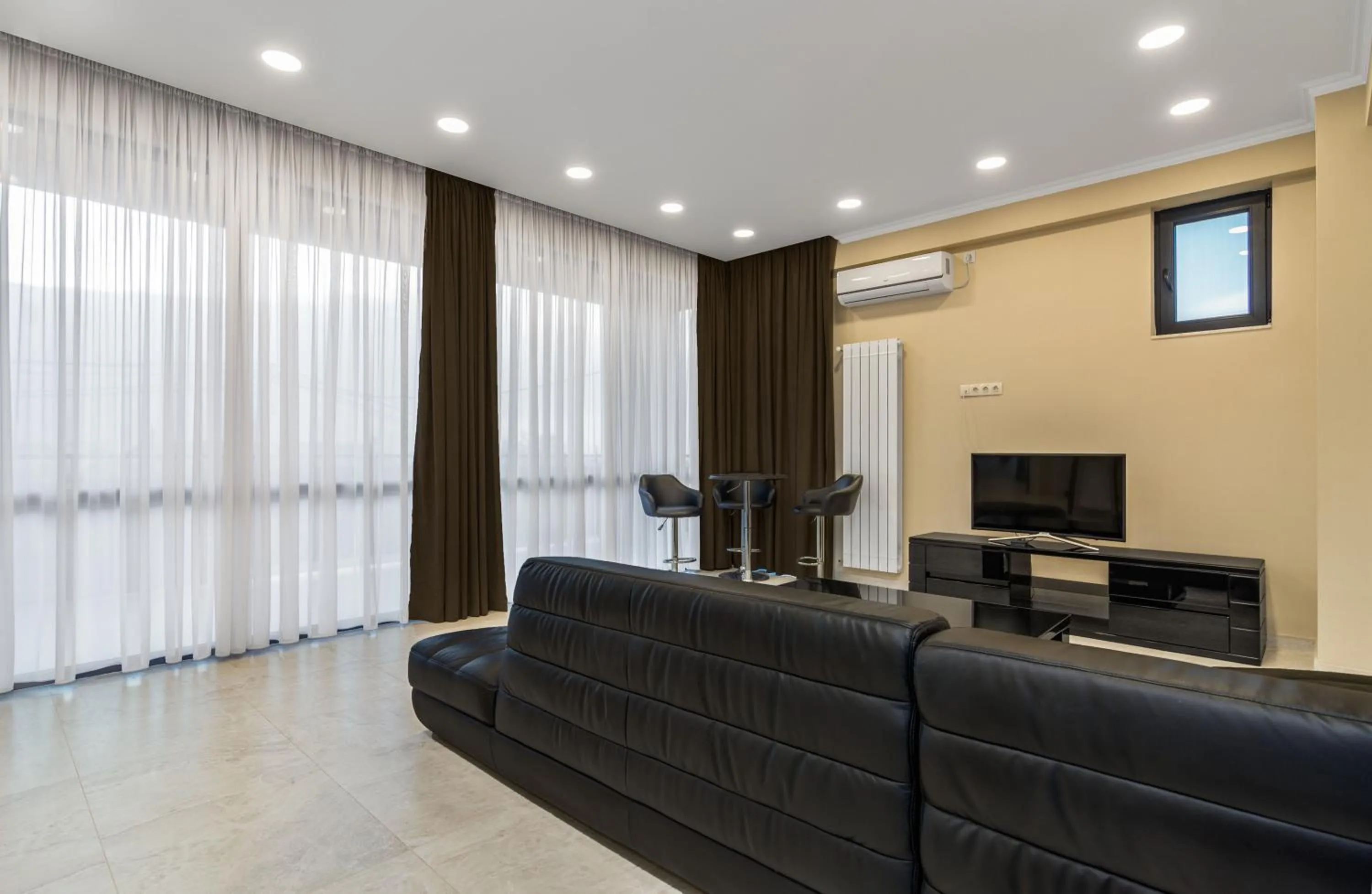 Communal lounge/ TV room in Hotel Alexandria
