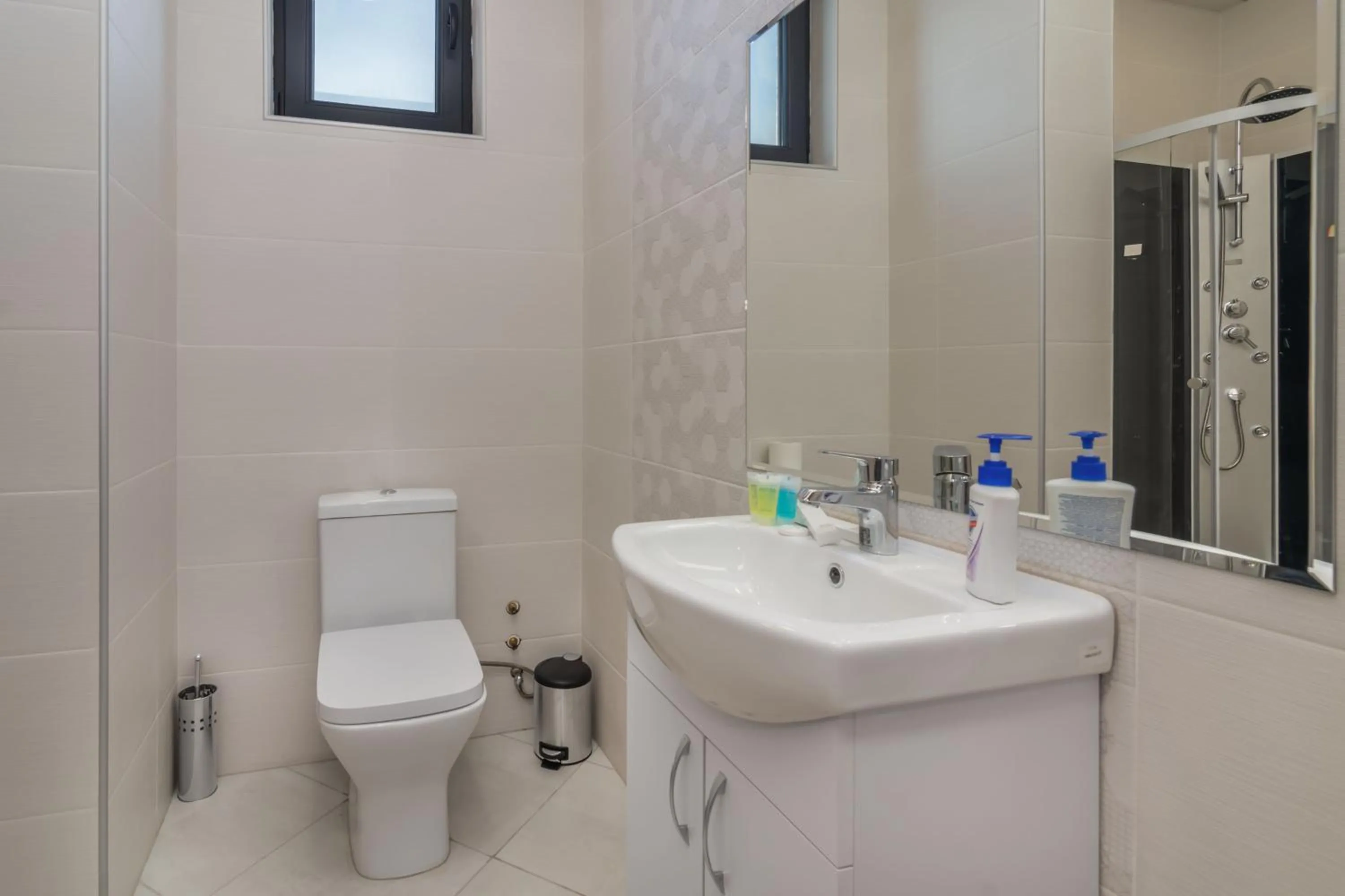 Shower in Hotel Alexandria