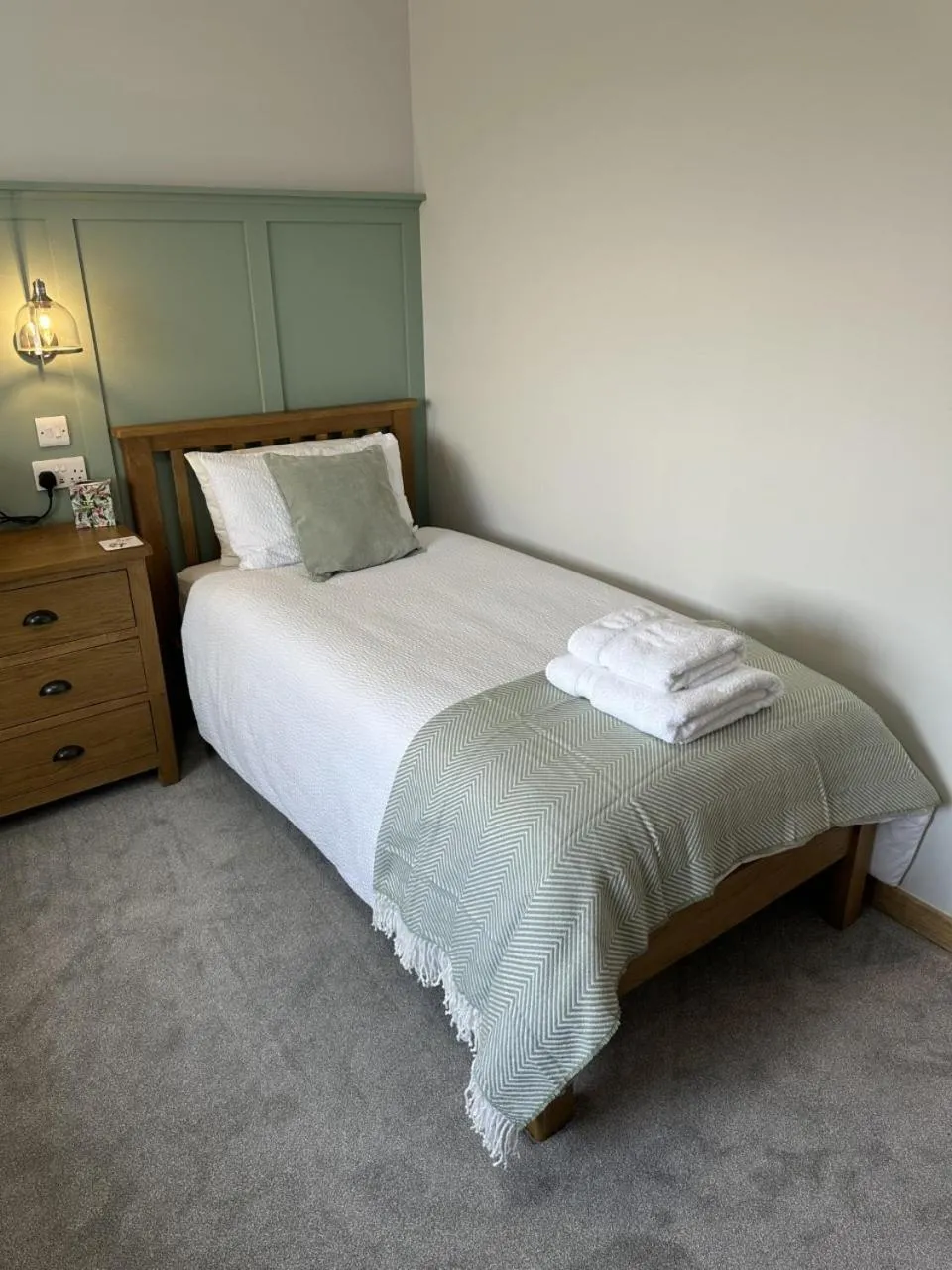 Standard Twin Room in Royal Oak Guesthouse