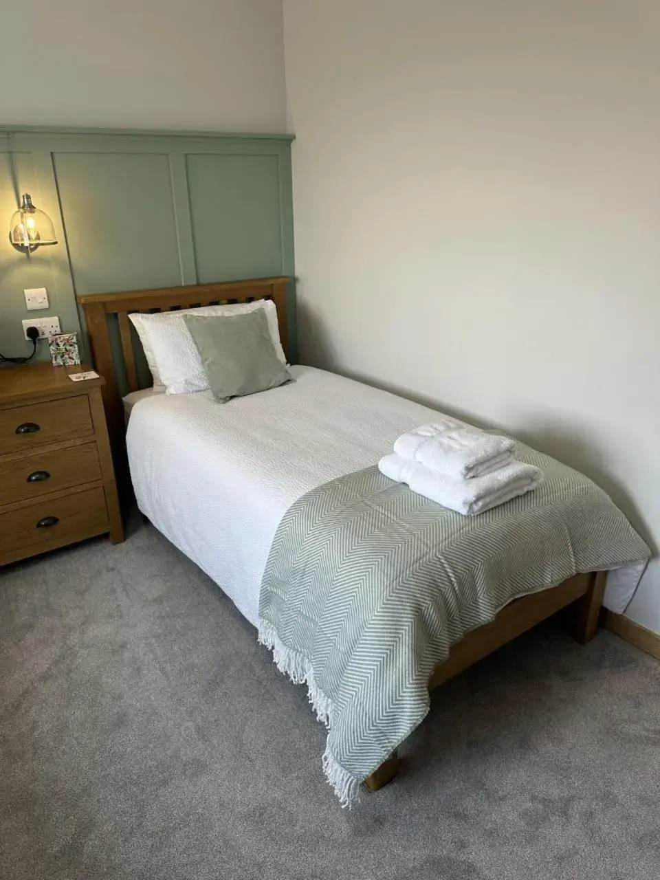 Standard Twin Room in Royal Oak Guesthouse Standard Twin Room in Royal Oak Guesthouse