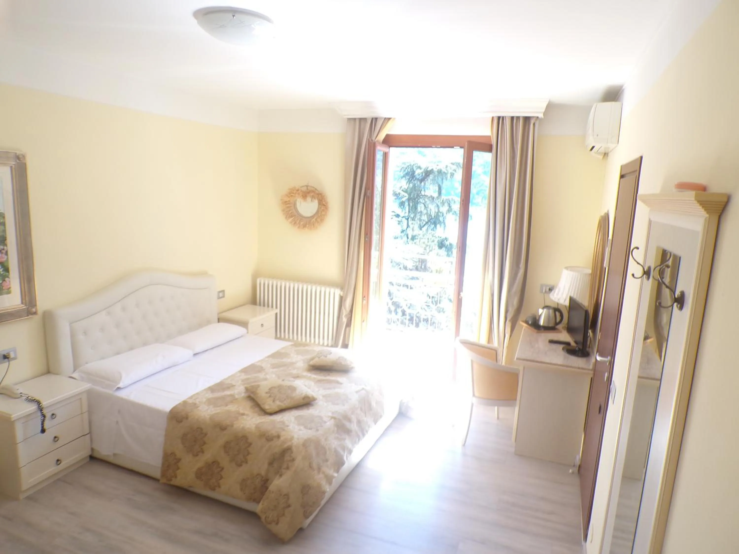 Bed in Hotel San Marino