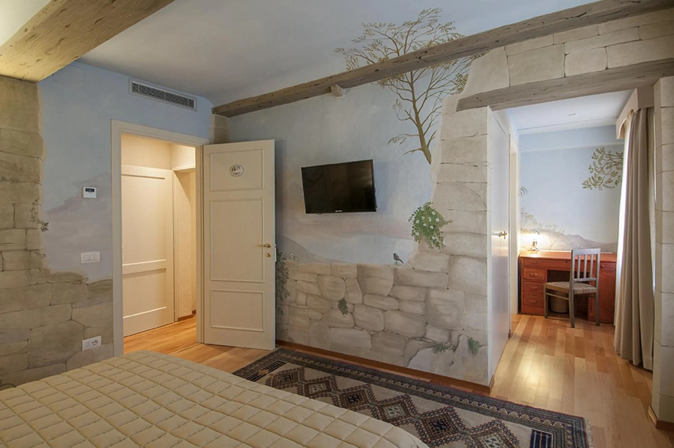 Photo of the whole room, Bed in Hotel Alla Corte degli Angeli