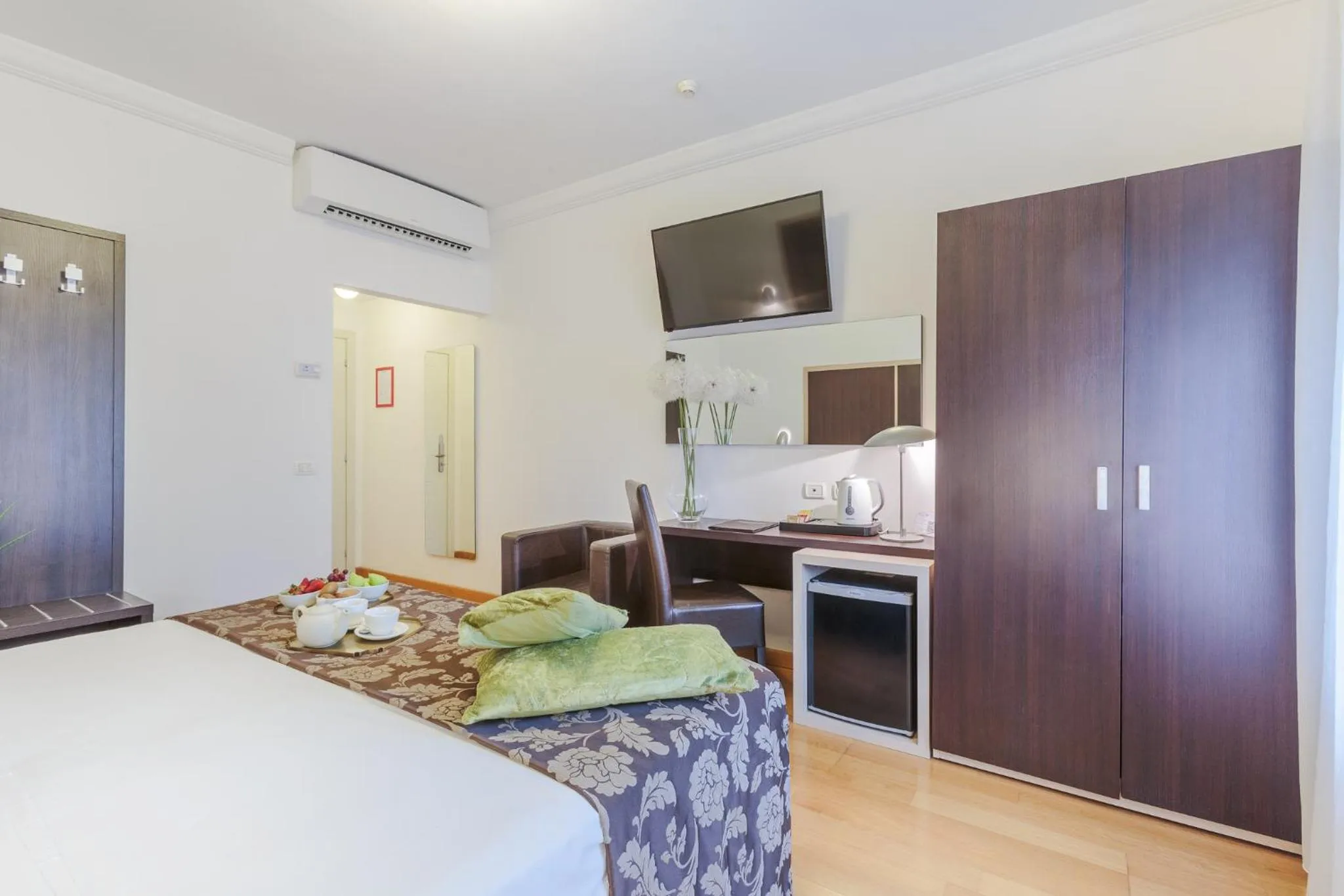 View (from property/room), Bed in Hotel Hambros - Il Parco in Villa Banchieri