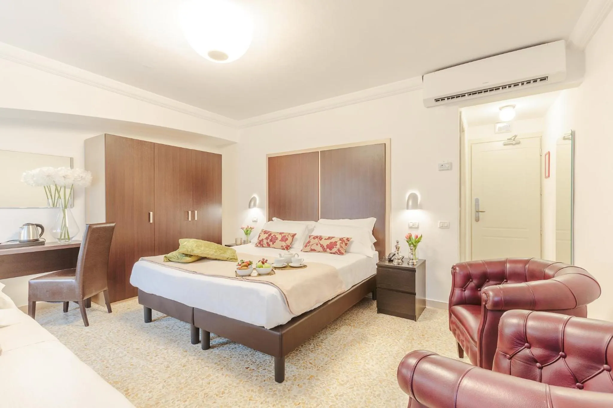 View (from property/room), Bed in Hotel Hambros - Il Parco in Villa Banchieri