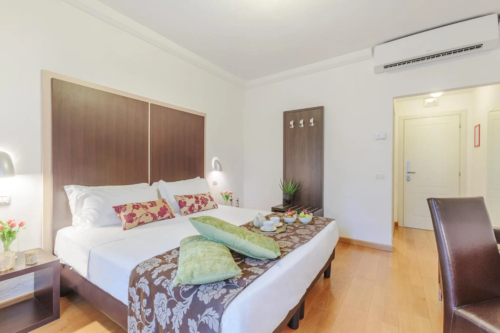 View (from property/room), Bed in Hotel Hambros - Il Parco in Villa Banchieri