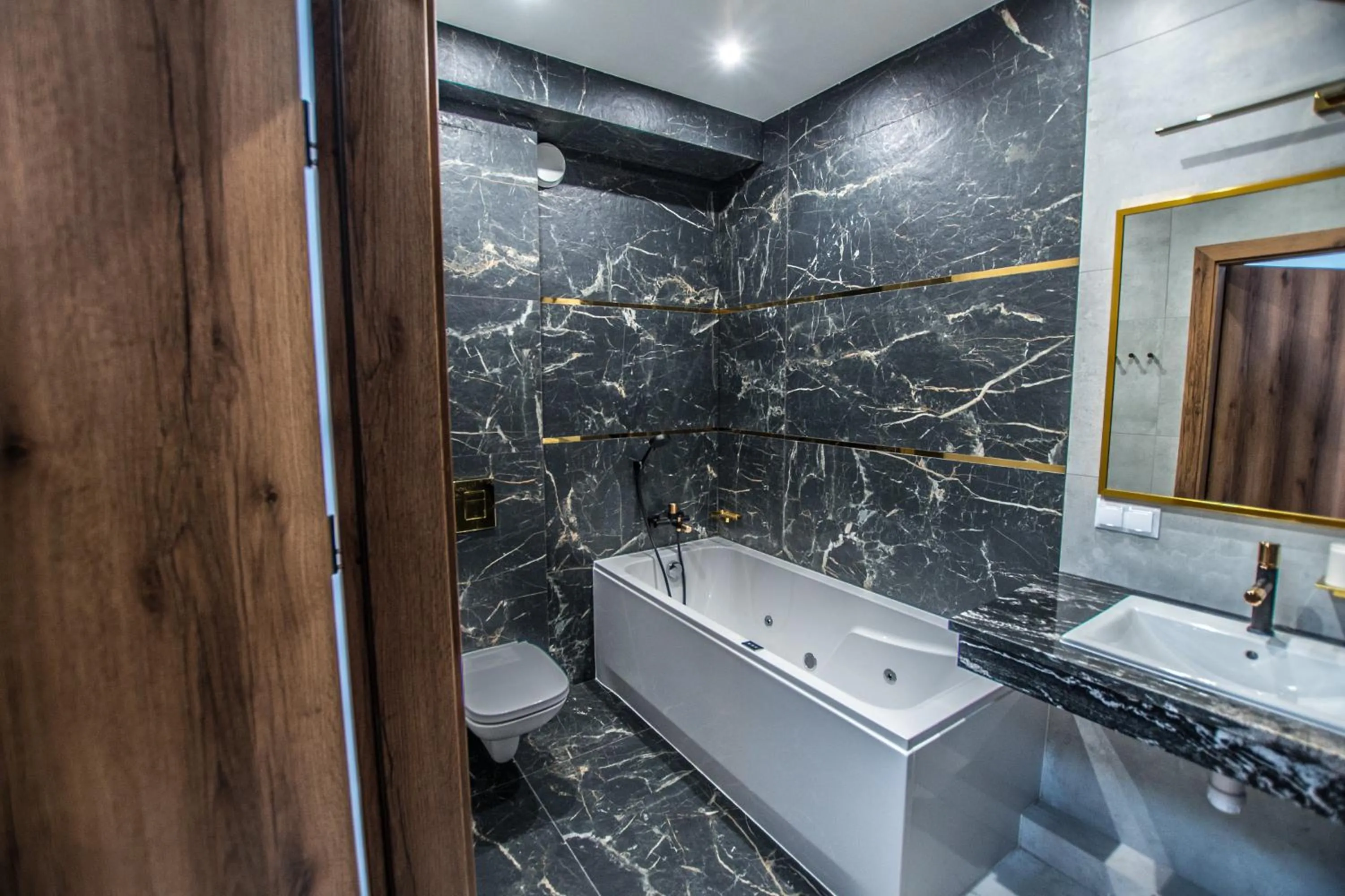 Shower in Hotel Sukcesor