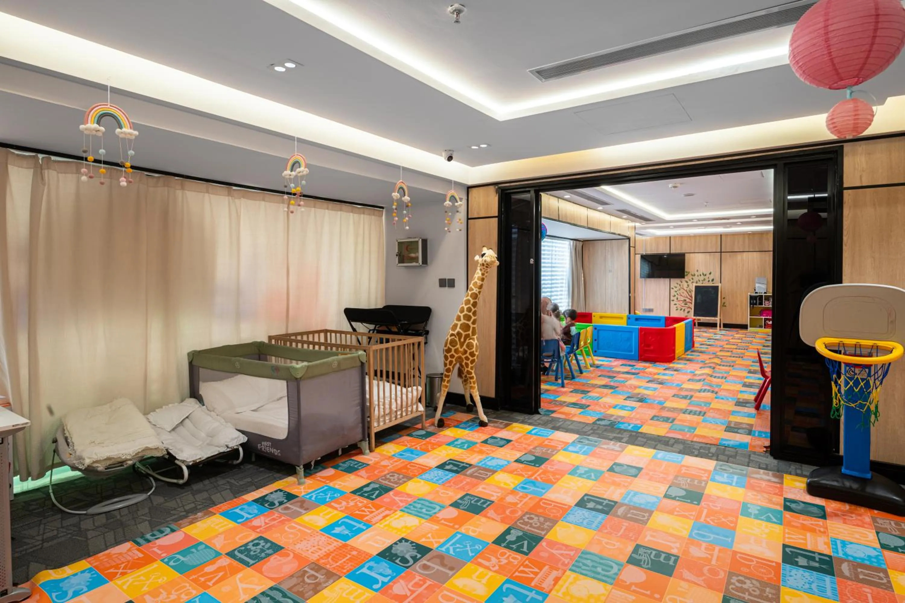 children in Roots Hotel