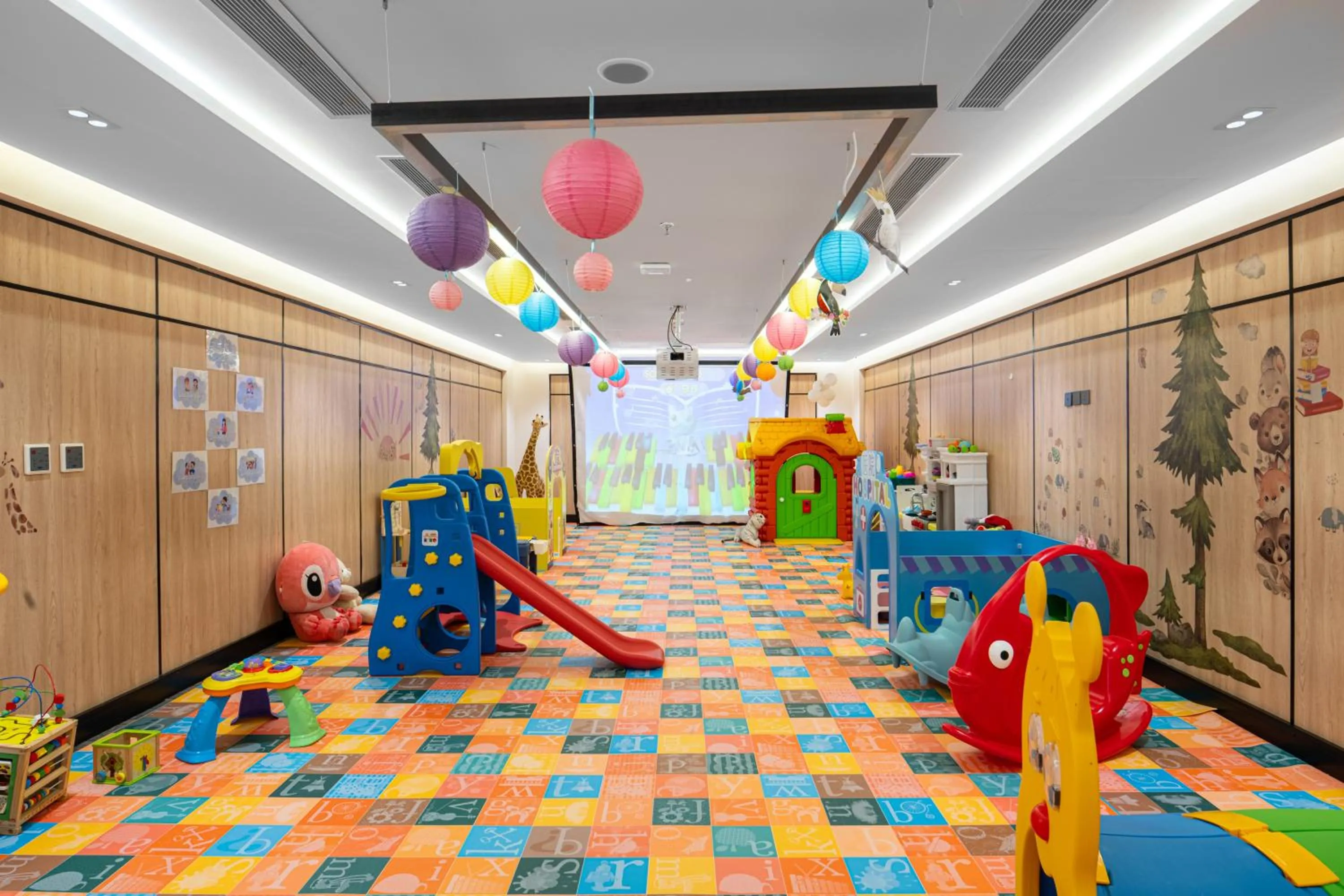 babysiter in Roots Hotel