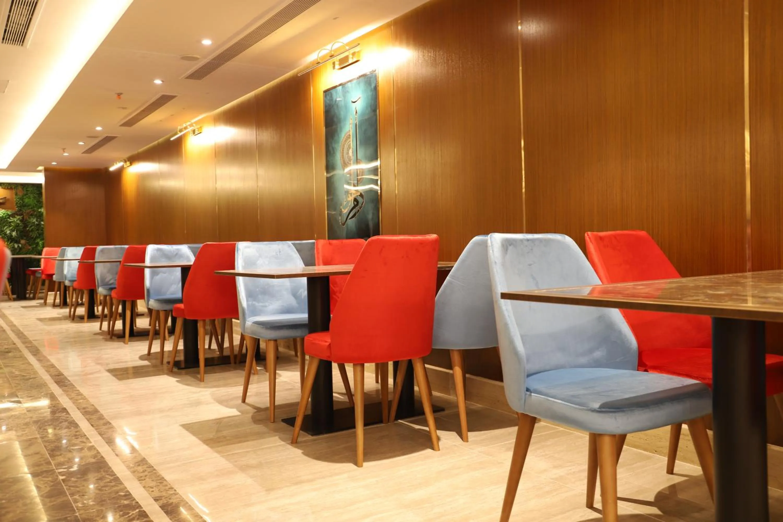 Restaurant/places to eat in Roots Hotel