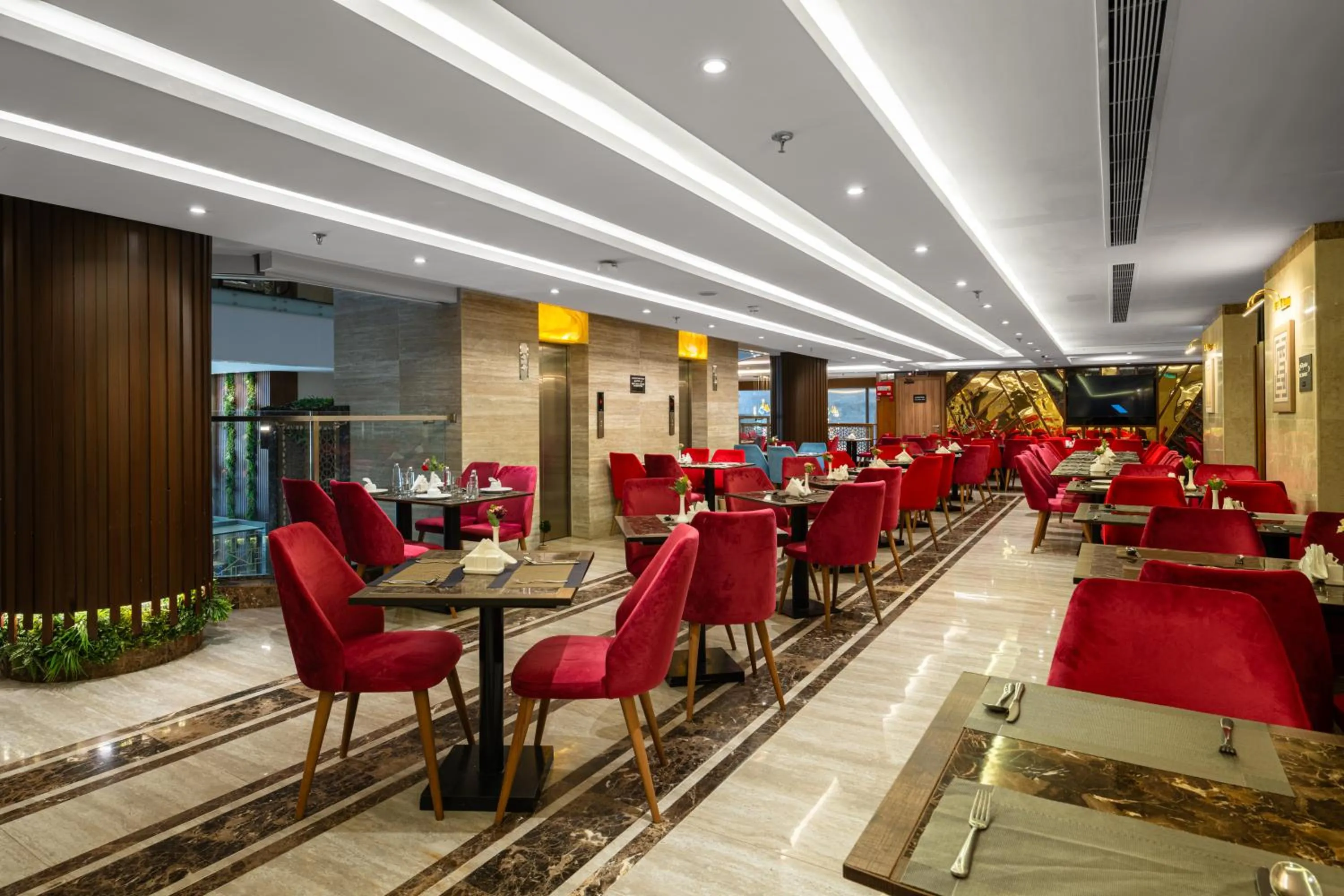 Restaurant/places to eat in Roots Hotel