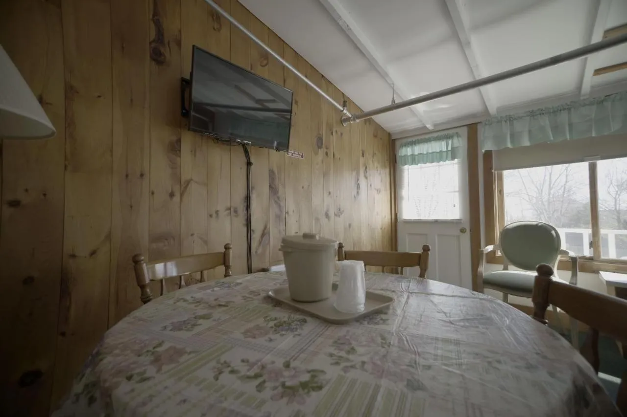 Betty Doon Motor Hotel