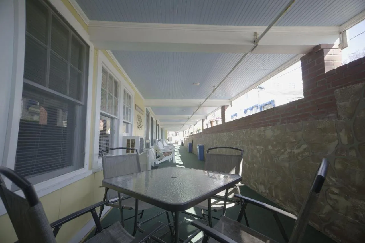 Betty Doon Motor Hotel