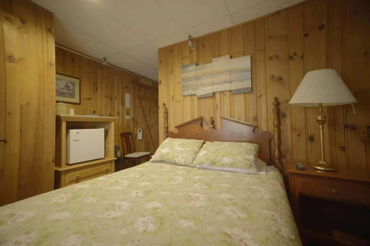 Betty Doon Motor Hotel