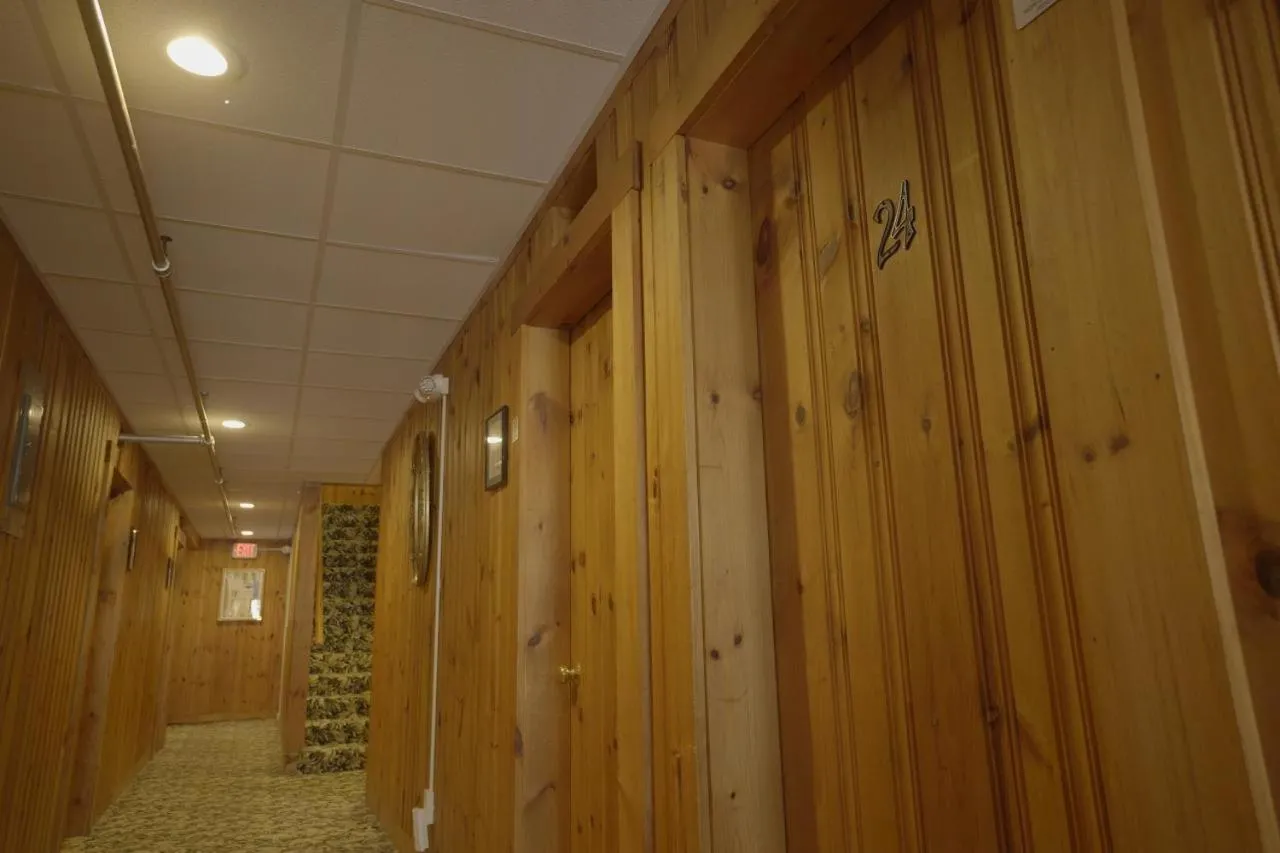 Betty Doon Motor Hotel