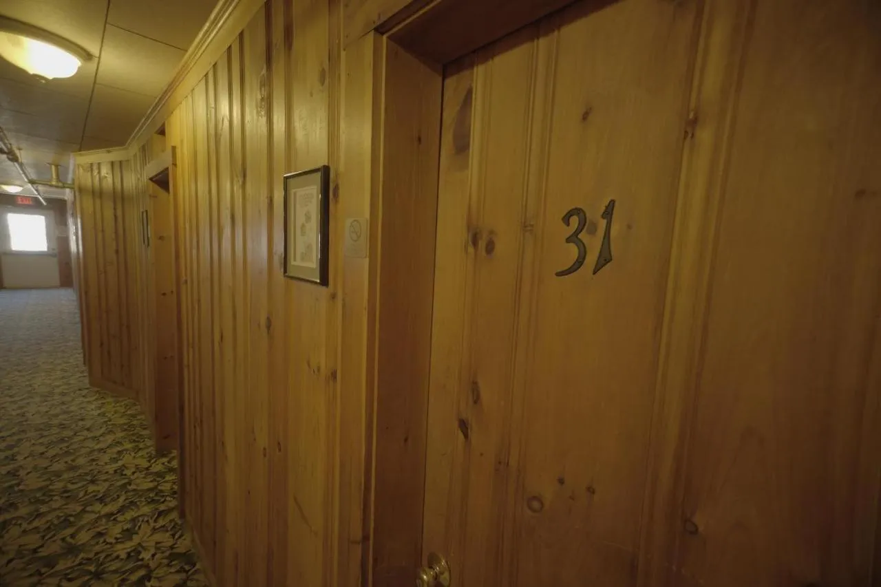 Betty Doon Motor Hotel