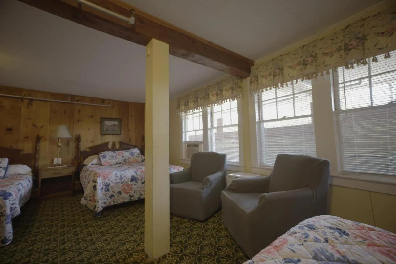 Betty Doon Motor Hotel