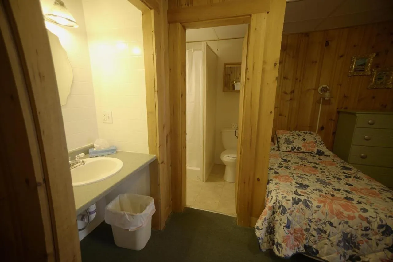 Betty Doon Motor Hotel