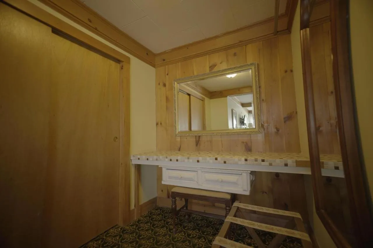 Betty Doon Motor Hotel