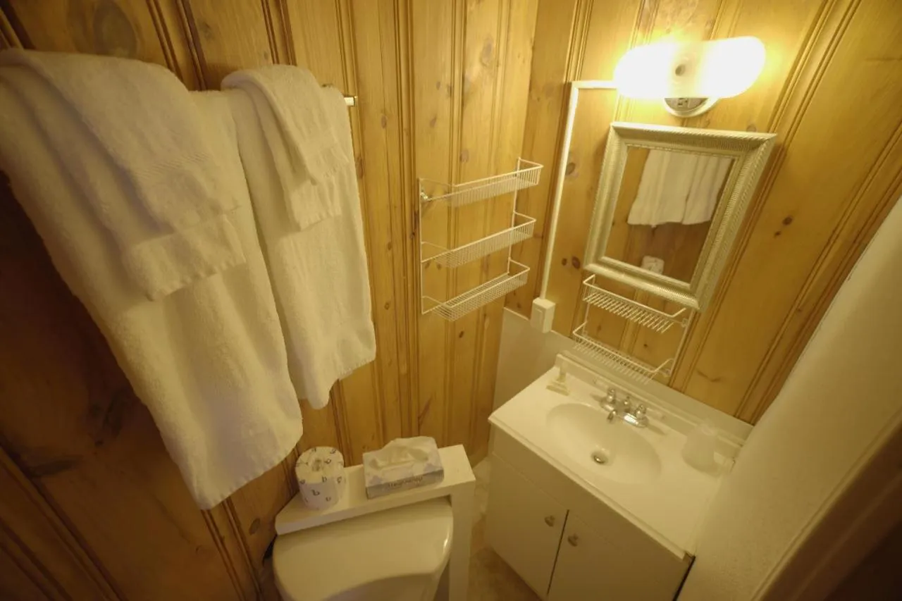 Betty Doon Motor Hotel