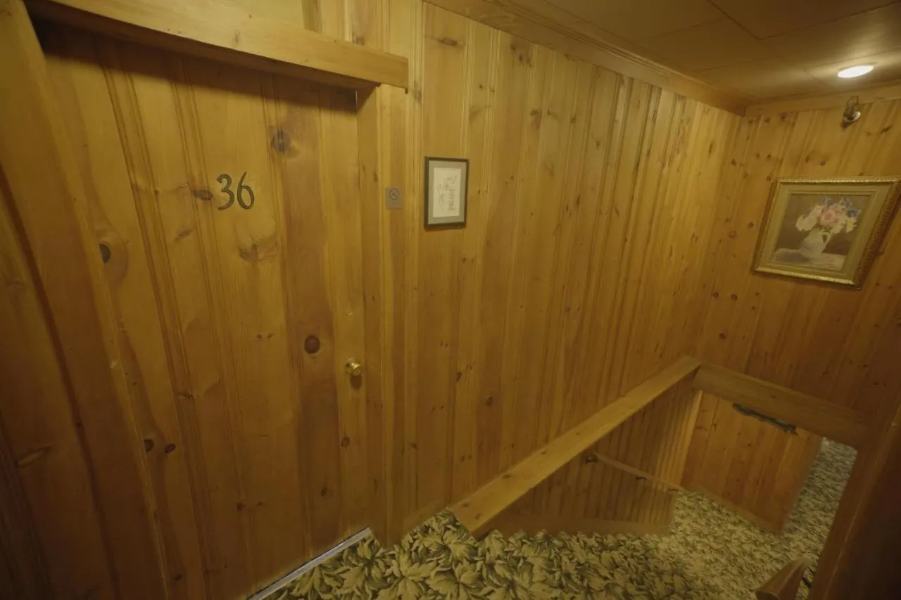 Betty Doon Motor Hotel