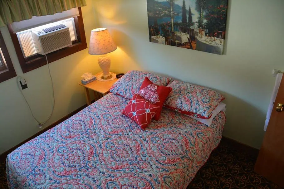 Betty Doon Motor Hotel