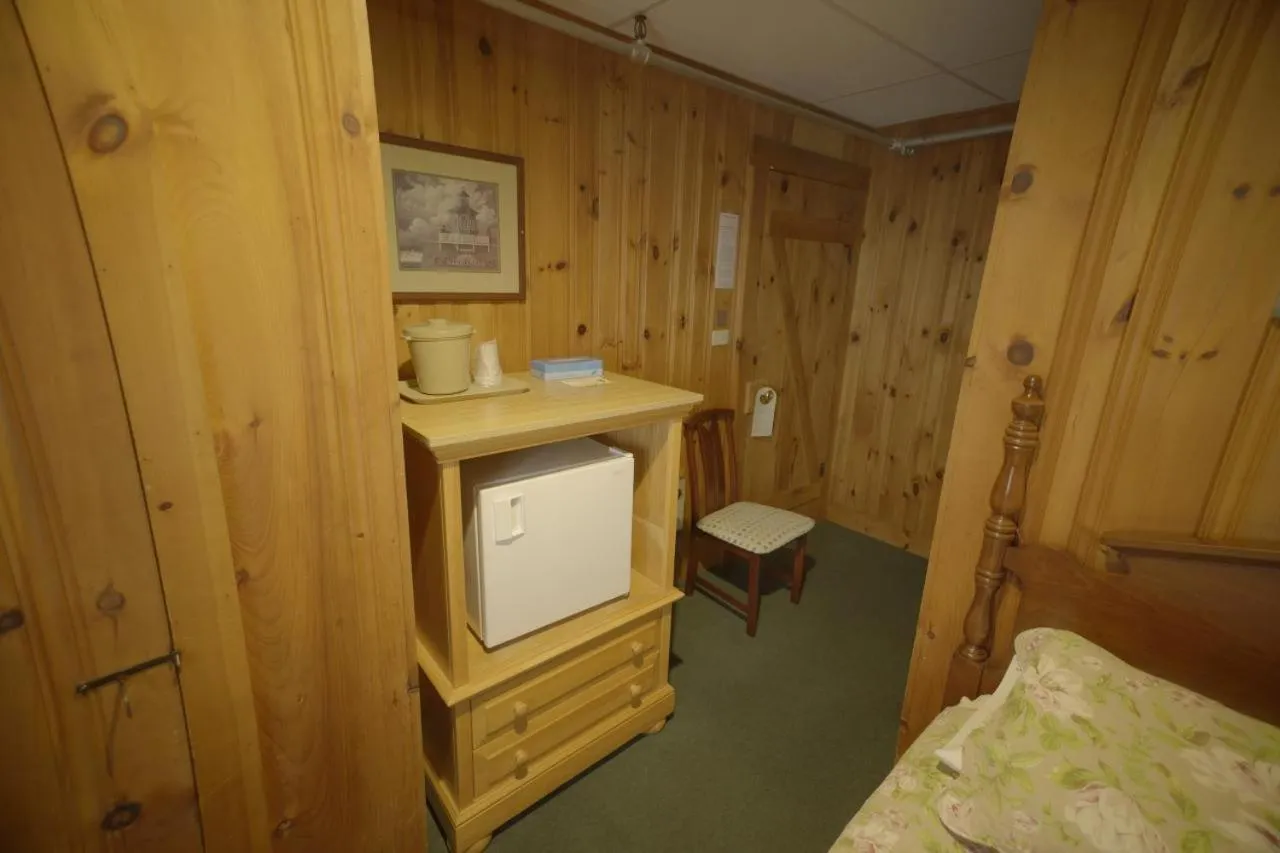 Betty Doon Motor Hotel