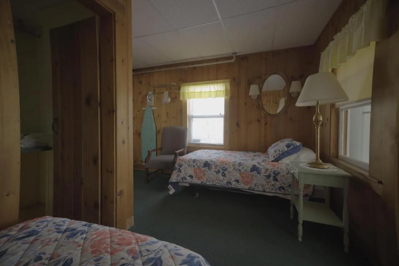 Betty Doon Motor Hotel