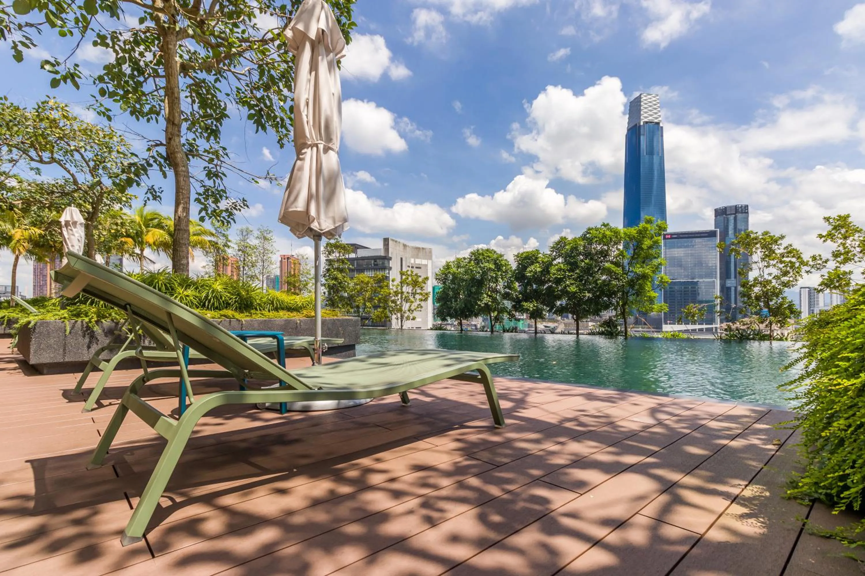 Swimming pool in Continew Residensi by Airhost