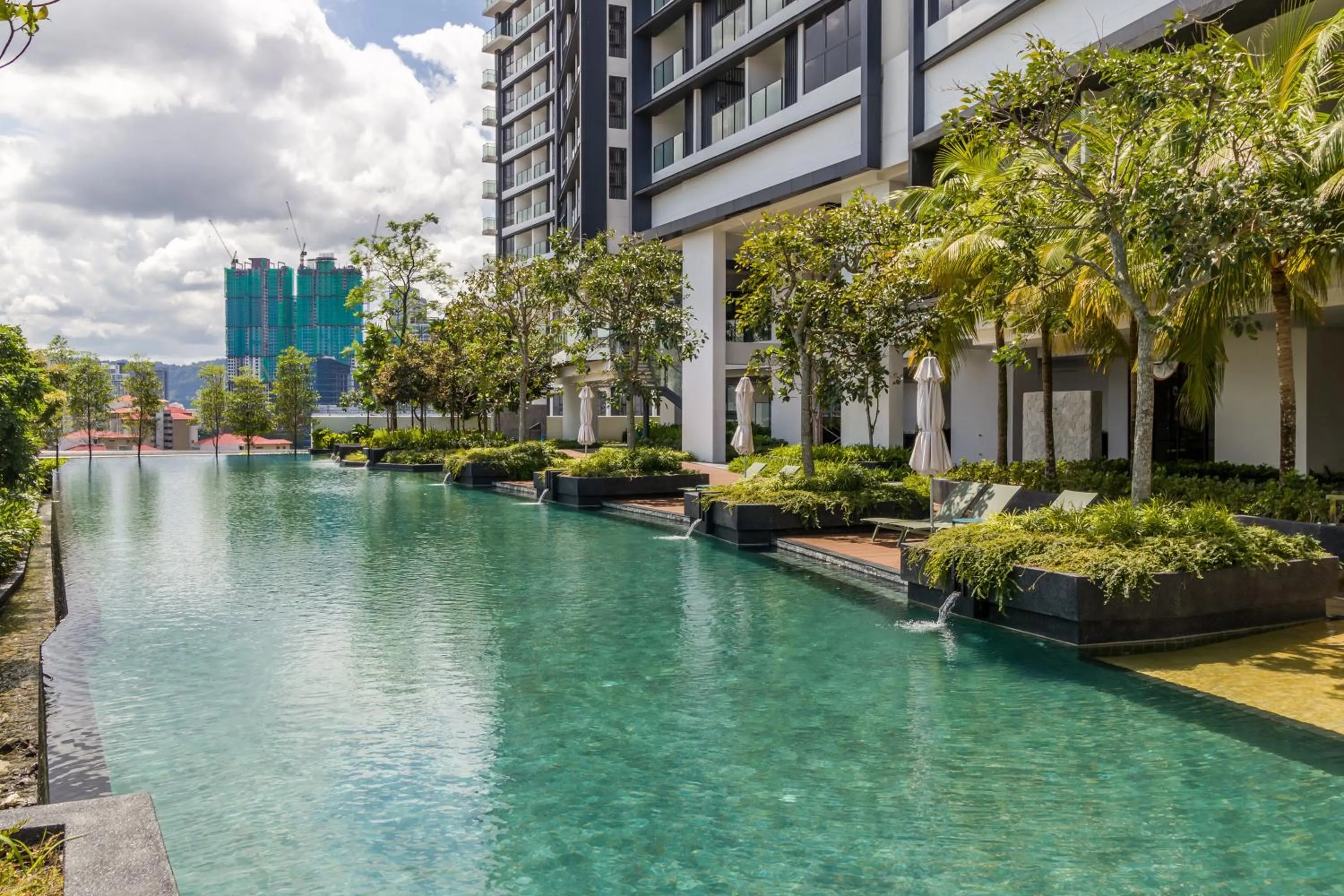 Swimming pool in Continew Residensi by Airhost