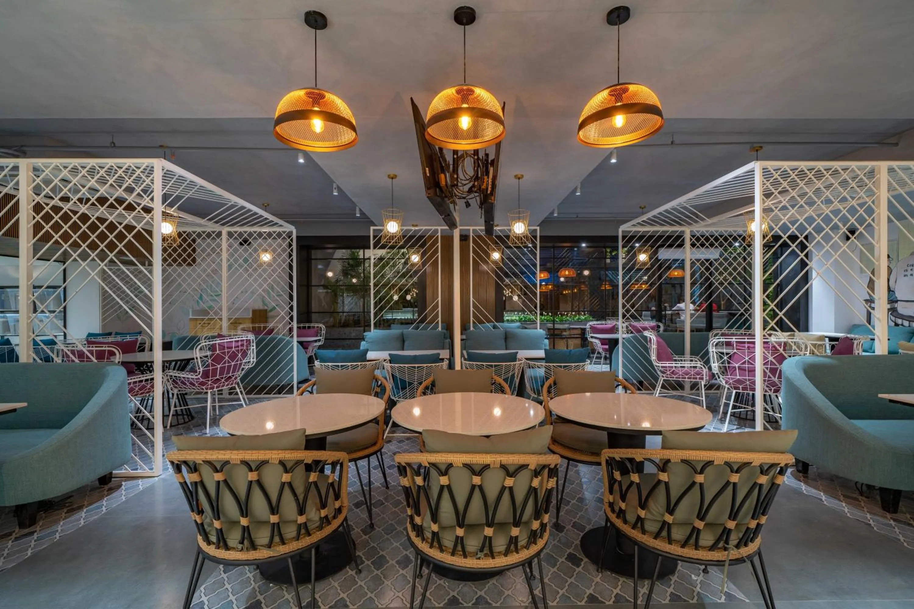 Restaurant/places to eat in Hotel Deccan Serai Grande, Gachibowli, Hyderabad