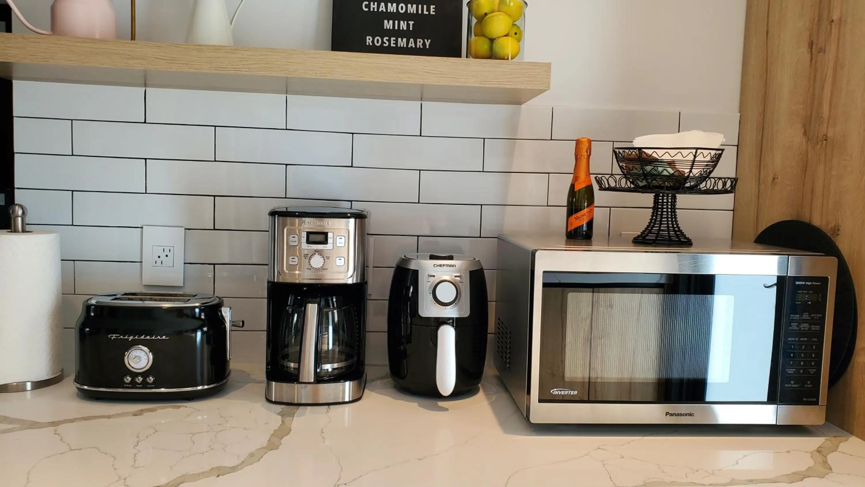 Kitchen or kitchenette in Casa Cuba in Little Havana, Brickell, Calle 8 and 10 minutes to the Beach FREE PARKING