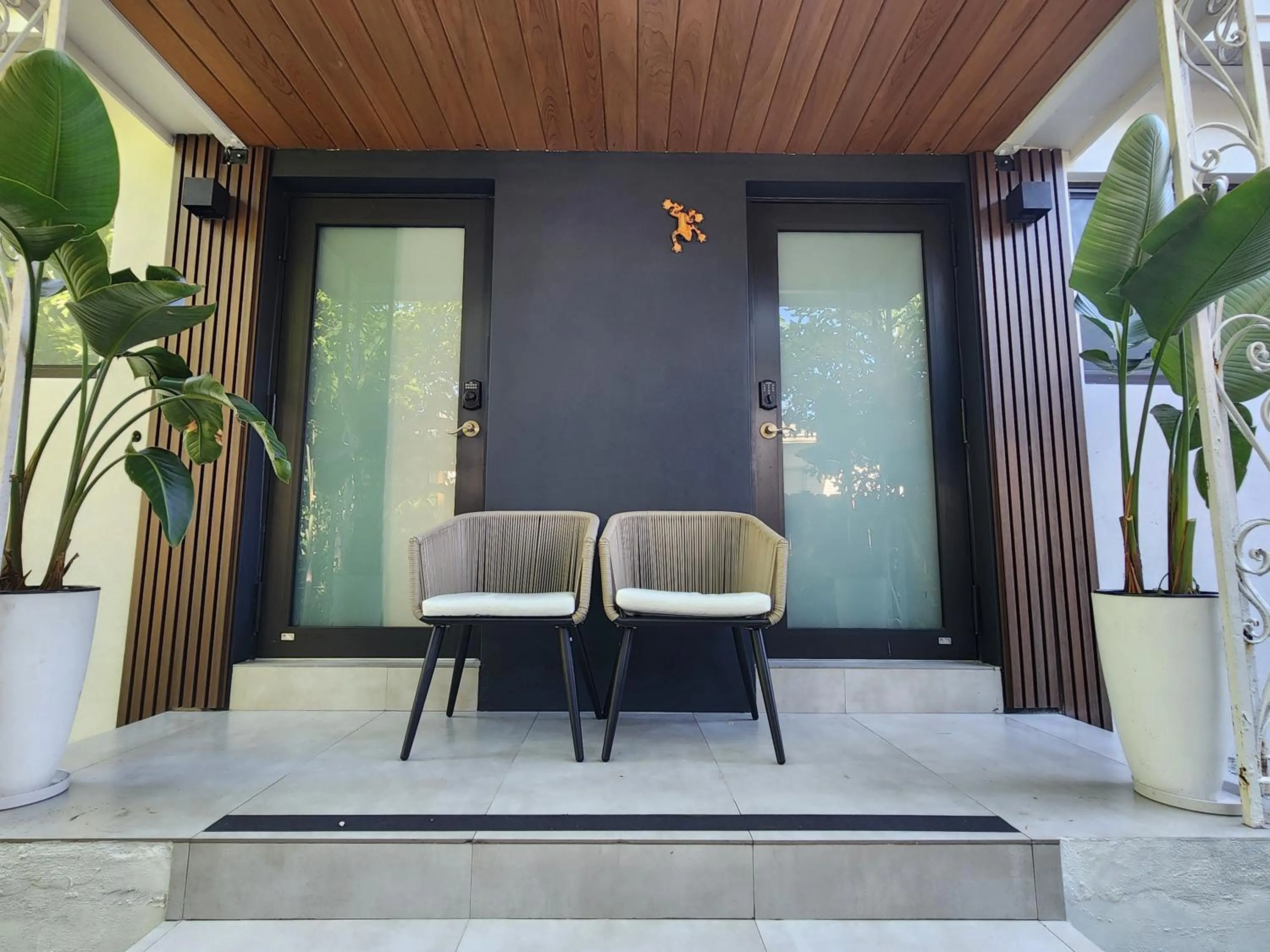 Property building in Casa Cuba in Little Havana, Brickell, Calle 8 and 10 minutes to the Beach FREE PARKING