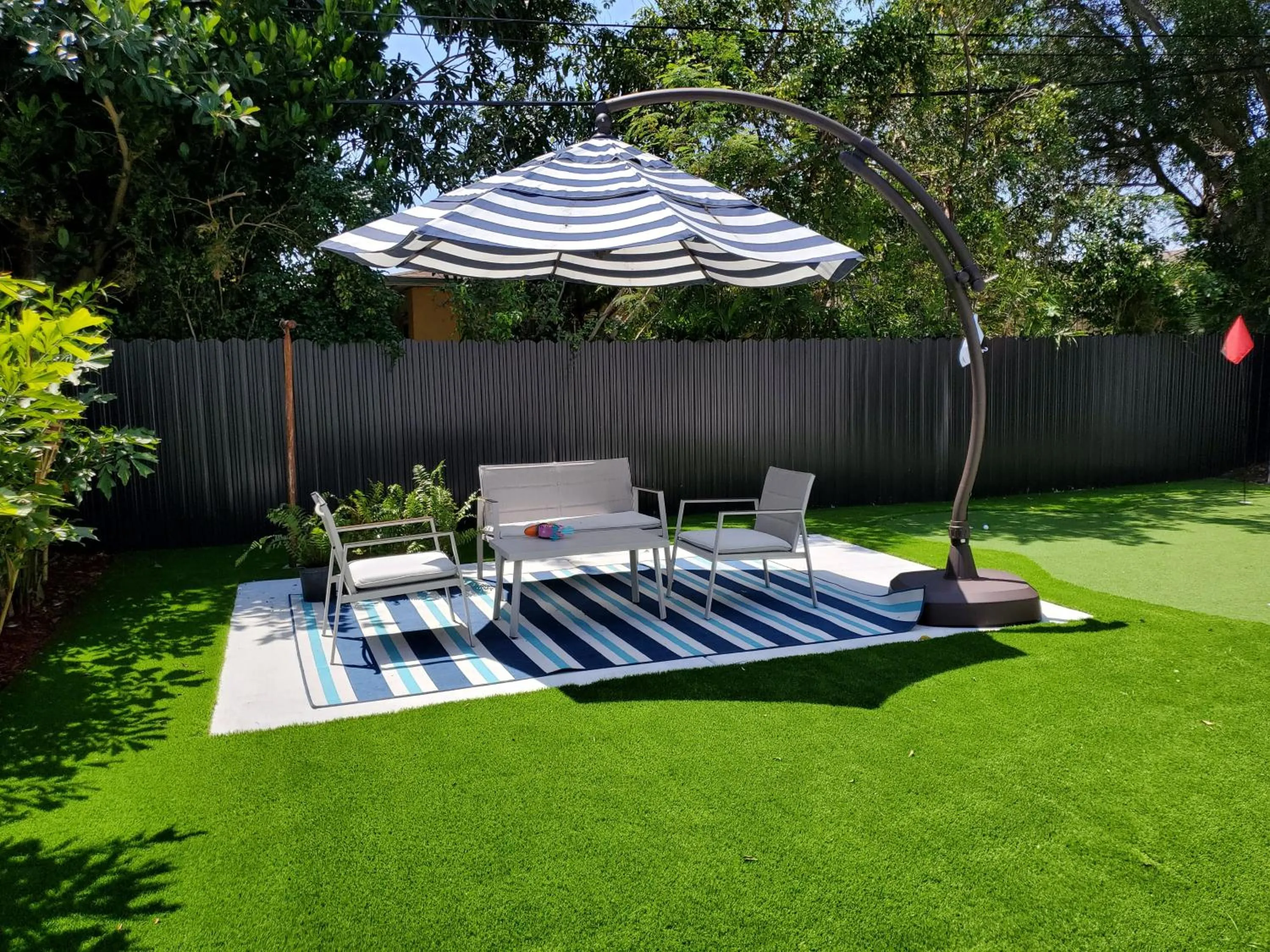 Patio in Casa Cuba in Little Havana, Brickell, Calle 8 and 10 minutes to the Beach FREE PARKING