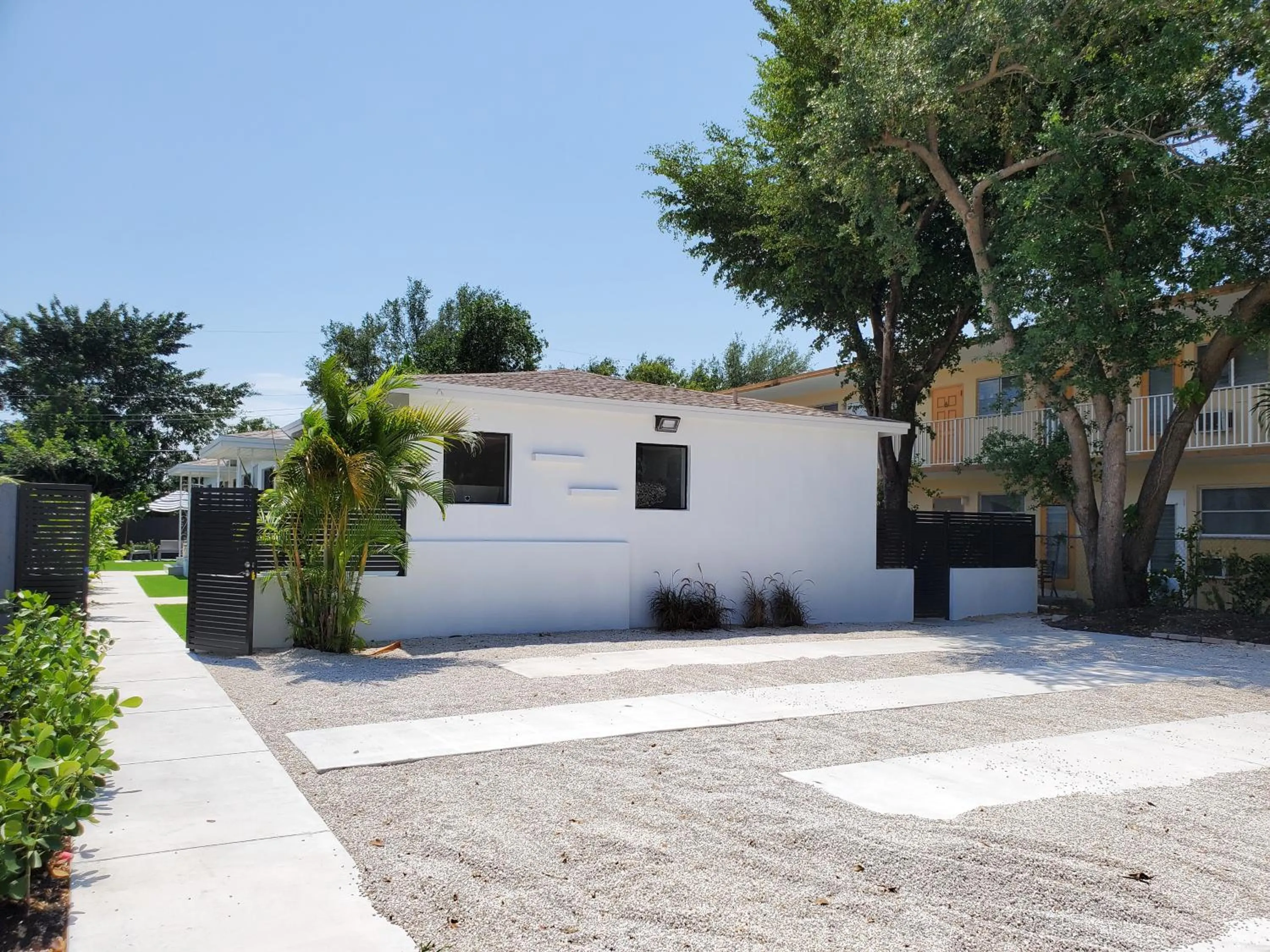 Property building in Casa Cuba in Little Havana, Brickell, Calle 8 and 10 minutes to the Beach FREE PARKING