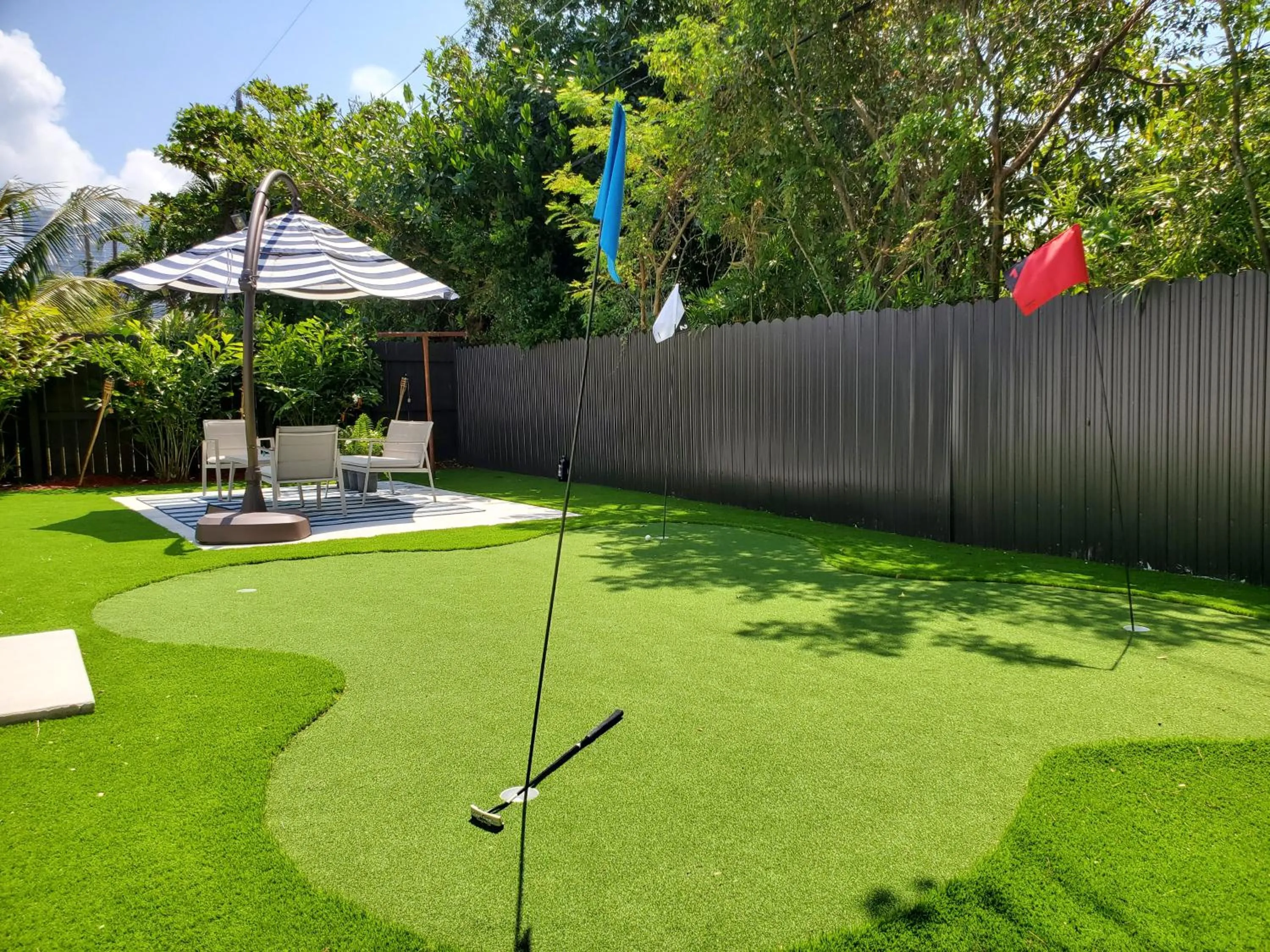 Patio in Casa Cuba in Little Havana, Brickell, Calle 8 and 10 minutes to the Beach FREE PARKING