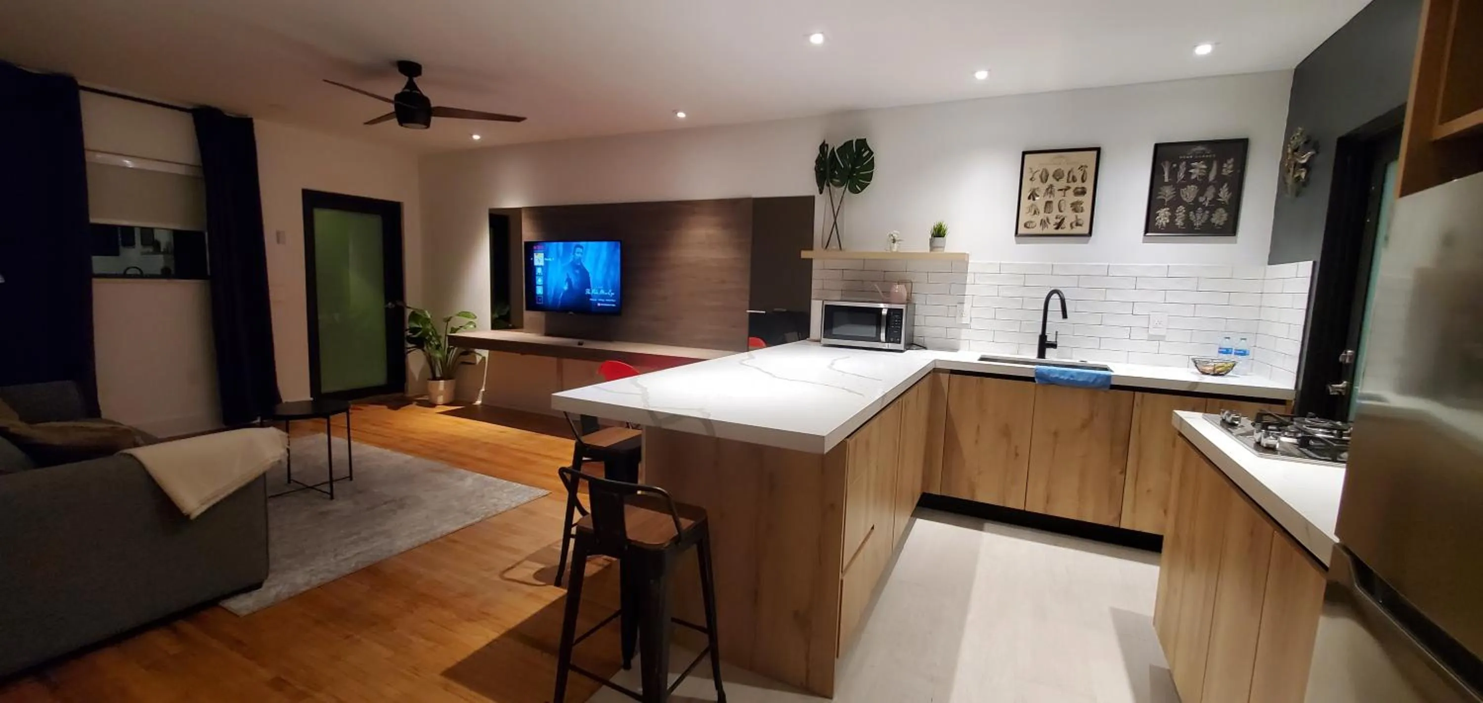 TV and multimedia, Bed in Casa Cuba in Little Havana, Brickell, Calle 8 and 10 minutes to the Beach FREE PARKING