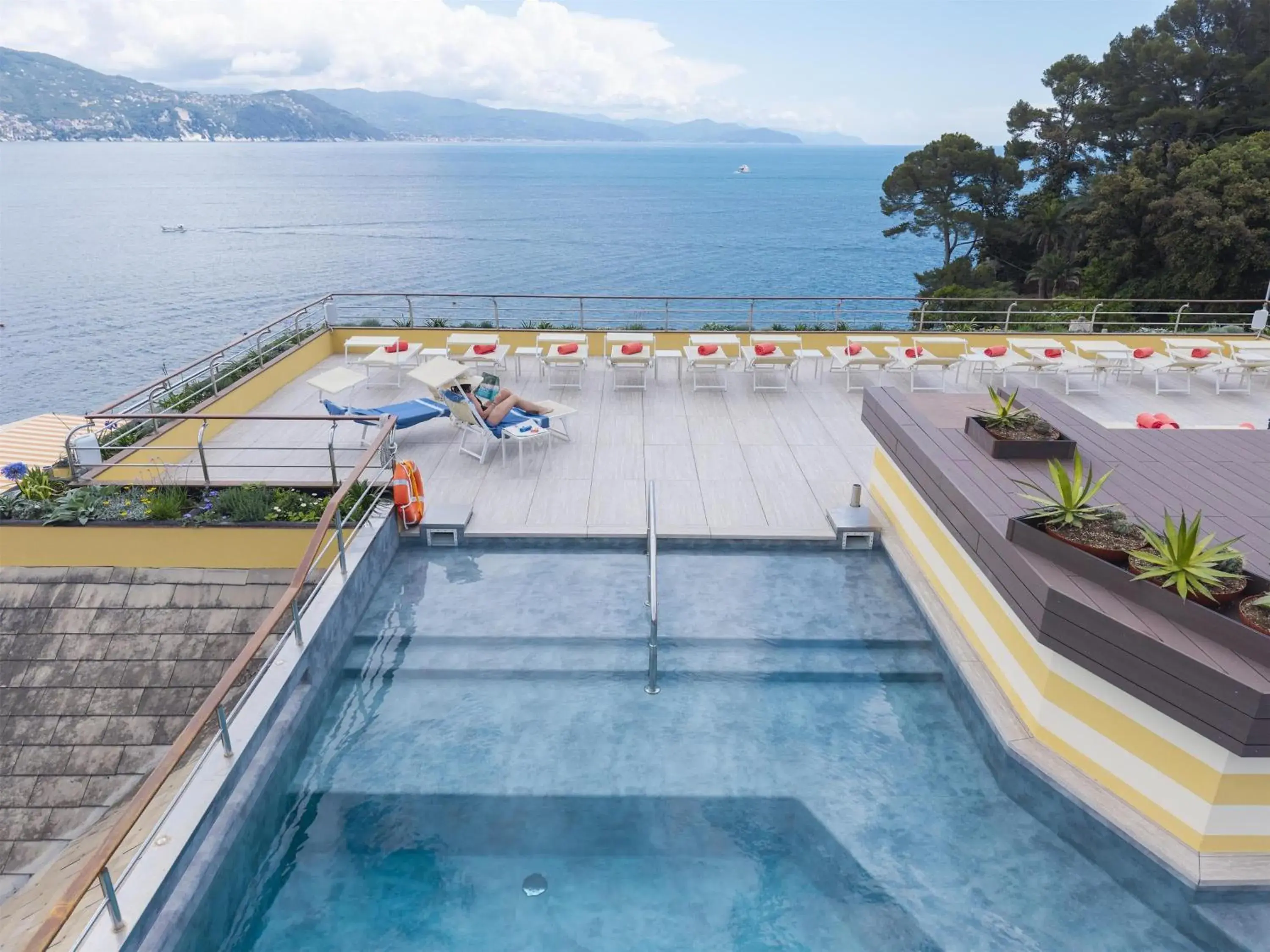 Pool view in Best Western Regina Elena Pool view in Best Western Regina Elena