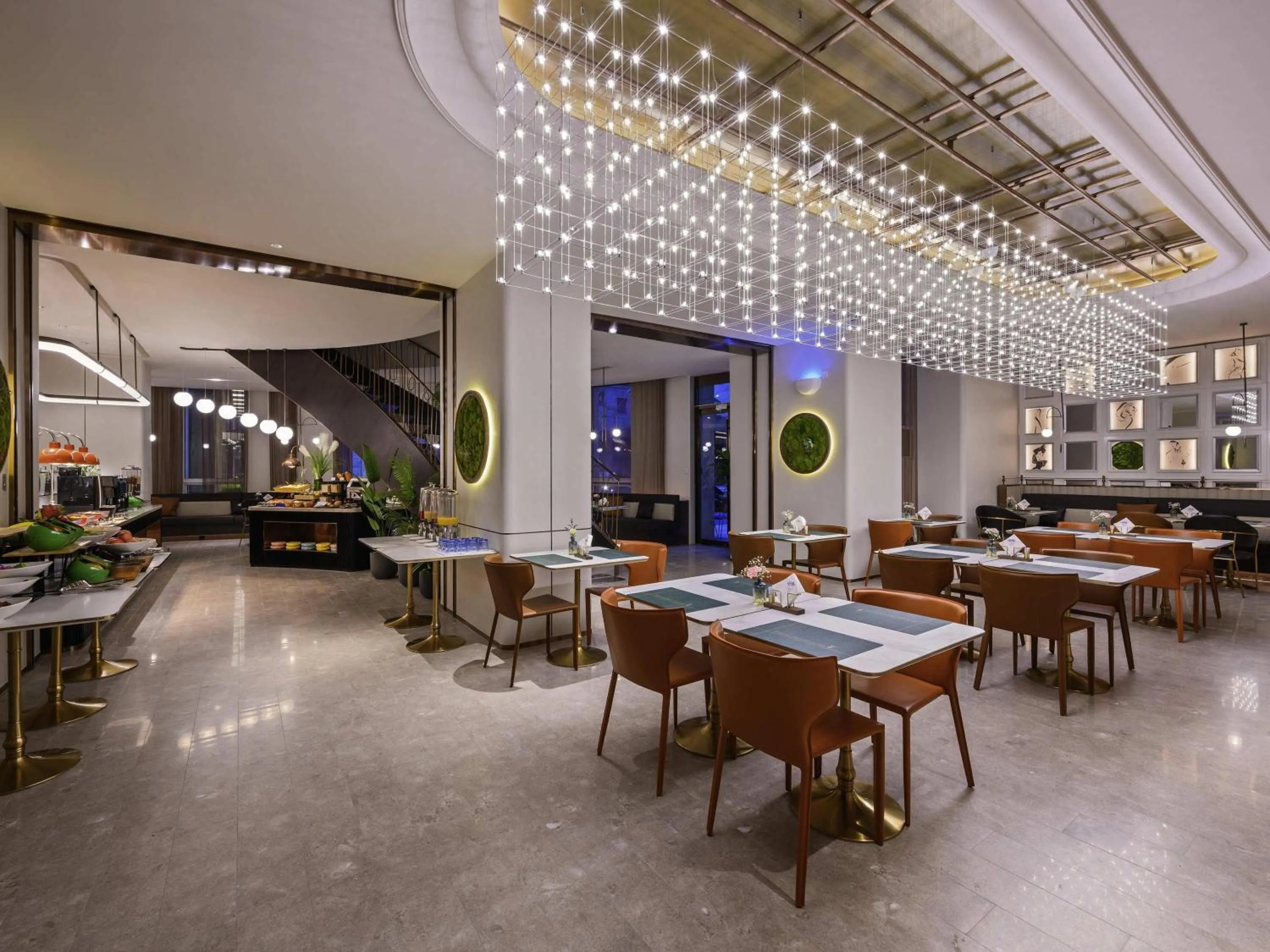 Restaurant/places to eat in Mercure Shanghai Jinqiao