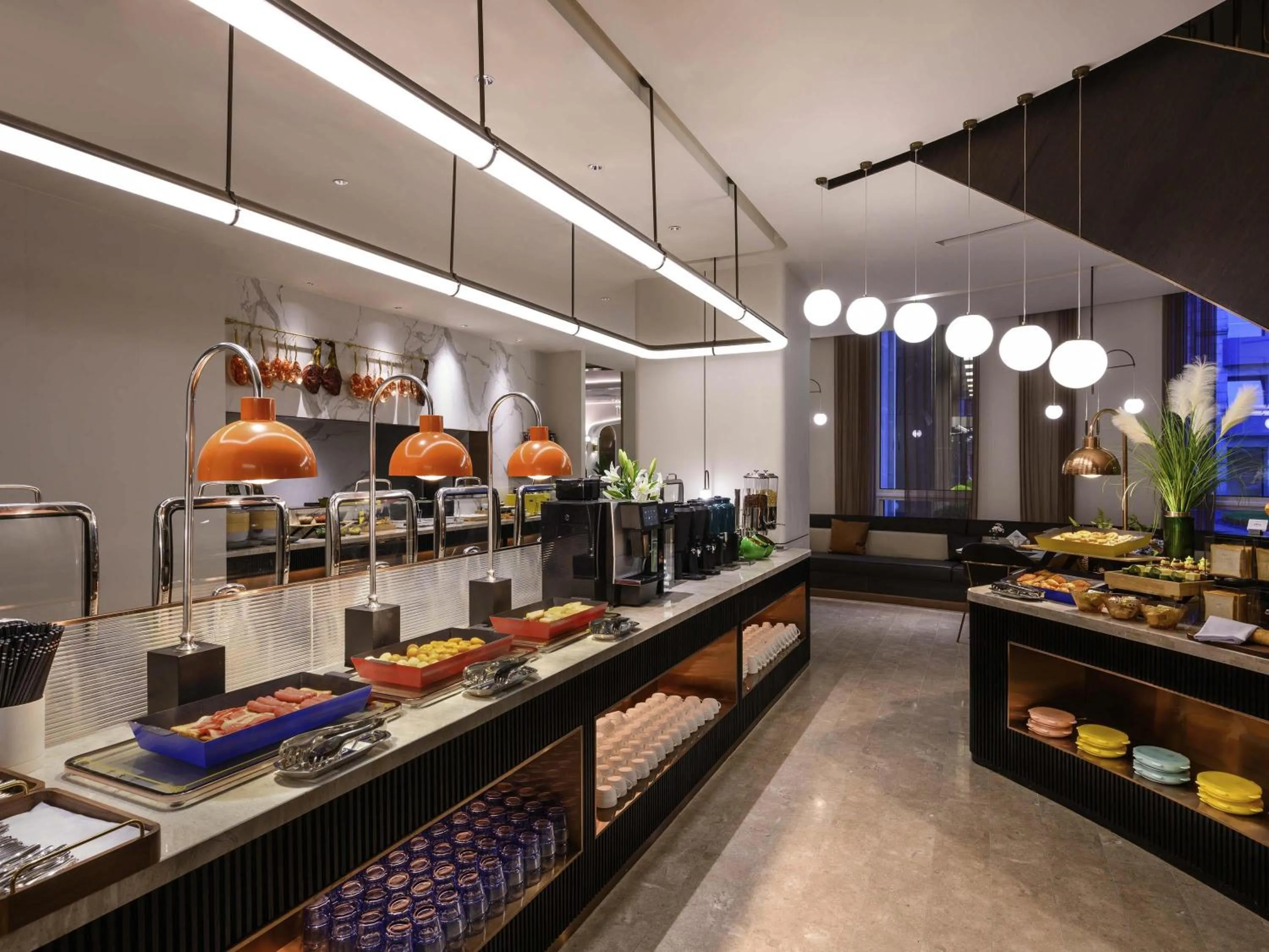 Restaurant/places to eat in Mercure Shanghai Jinqiao