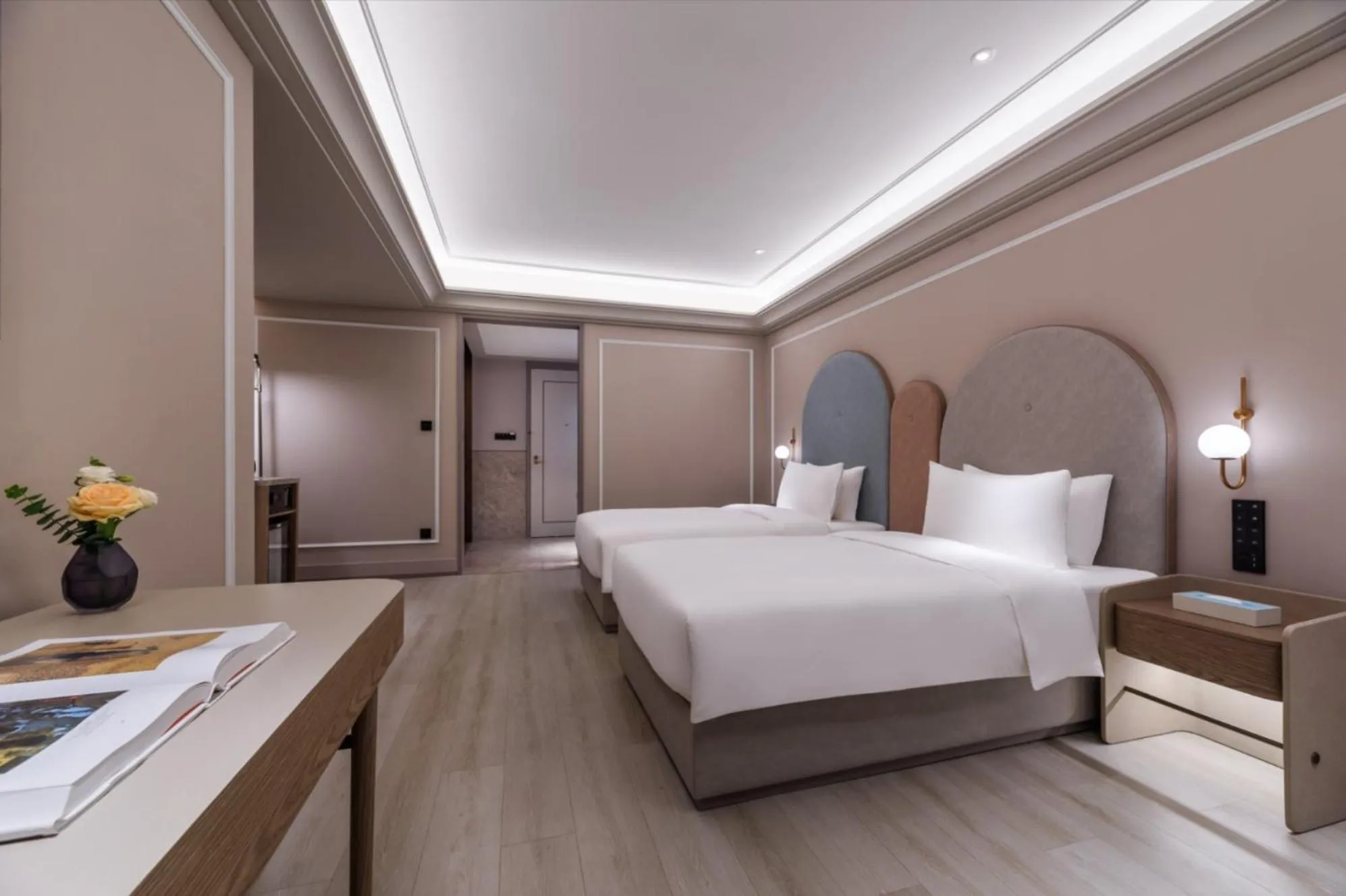 Photo of the whole room, Bed in Mercure Shanghai Jinqiao