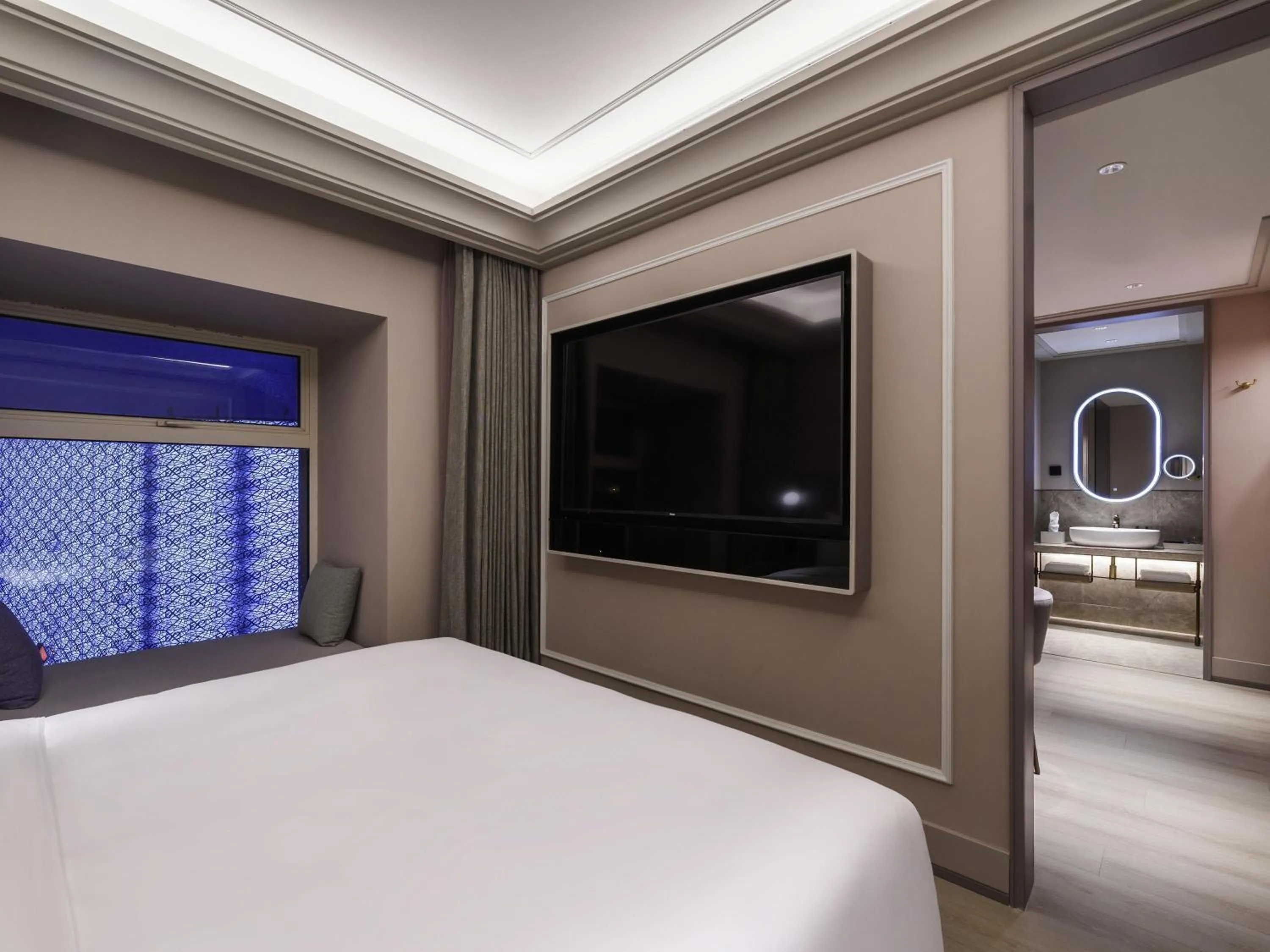 Bedroom, Bed in Mercure Shanghai Jinqiao