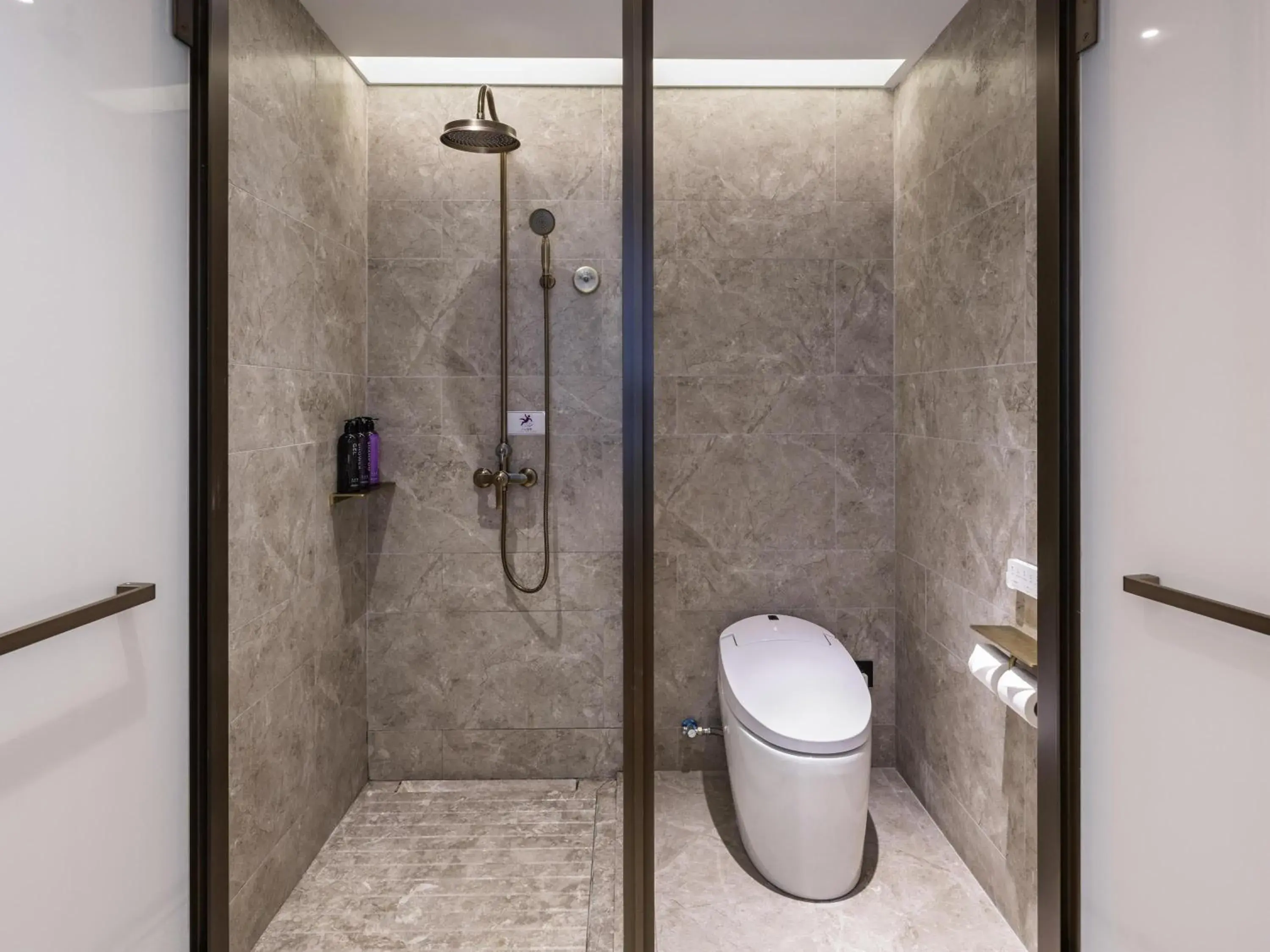 Bedroom in Mercure Shanghai Jinqiao Bedroom in Mercure Shanghai Jinqiao