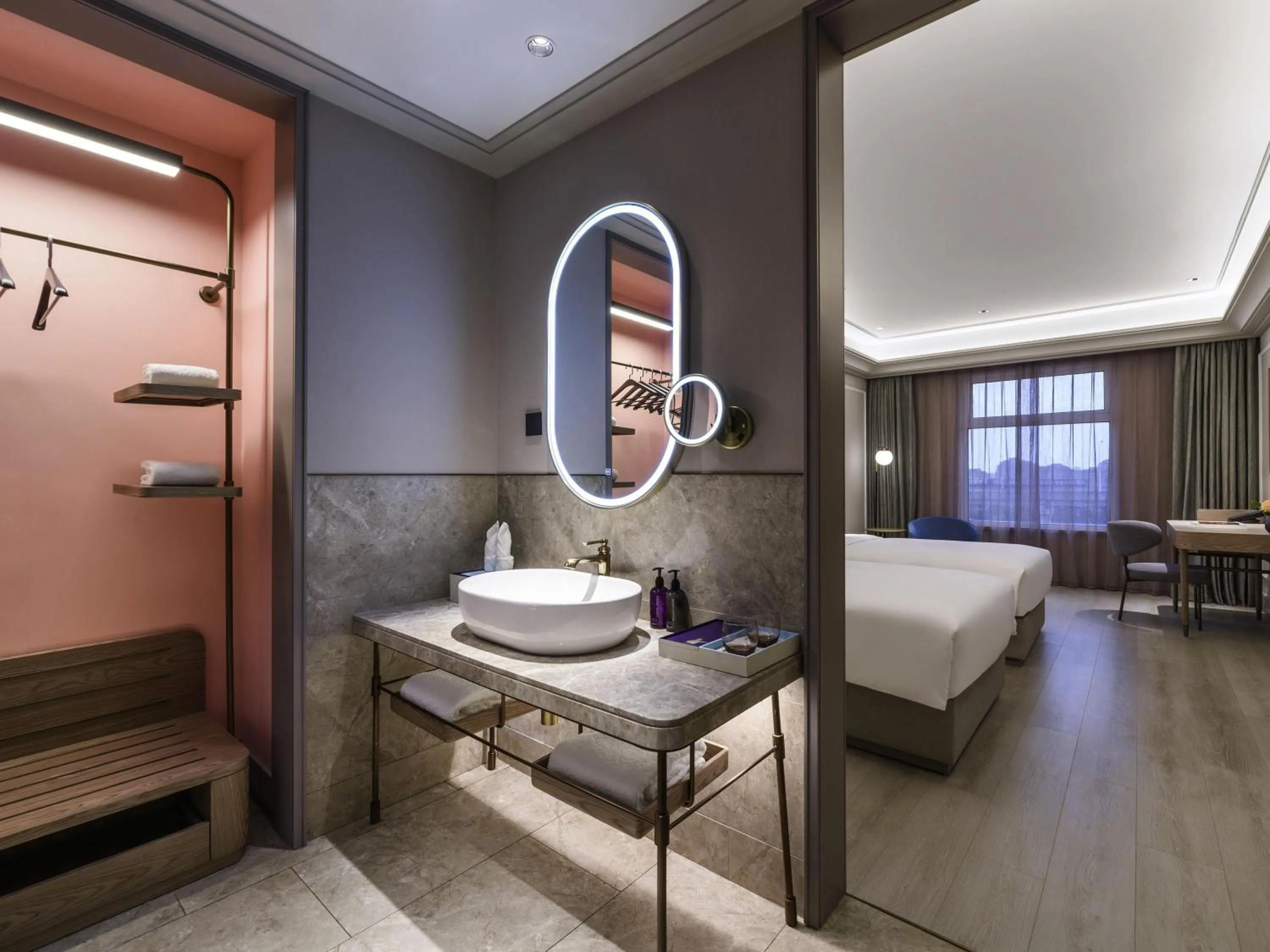 Bedroom, Bed in Mercure Shanghai Jinqiao