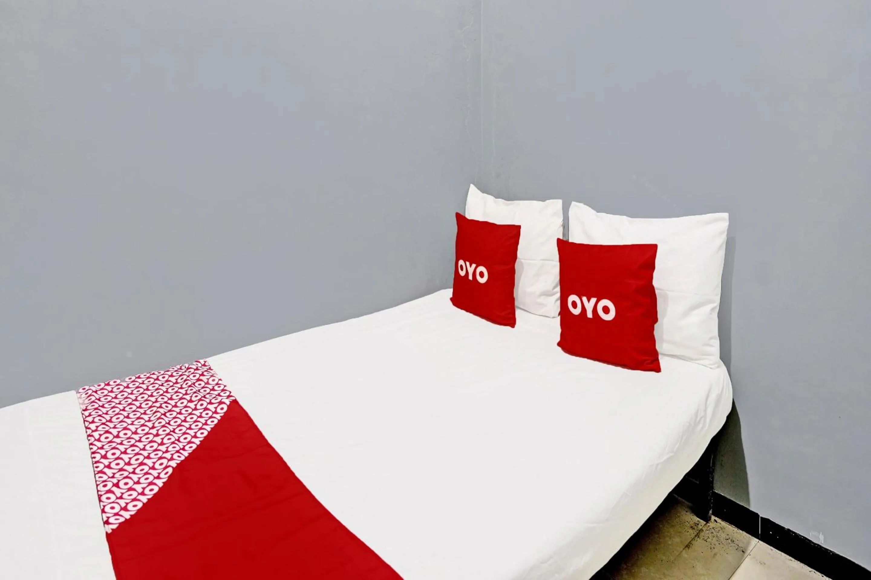 Bedroom, Bed in OYO 91126 Kertajaya Residence Surabaya